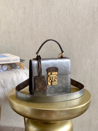 LV SPRING STREET M90567