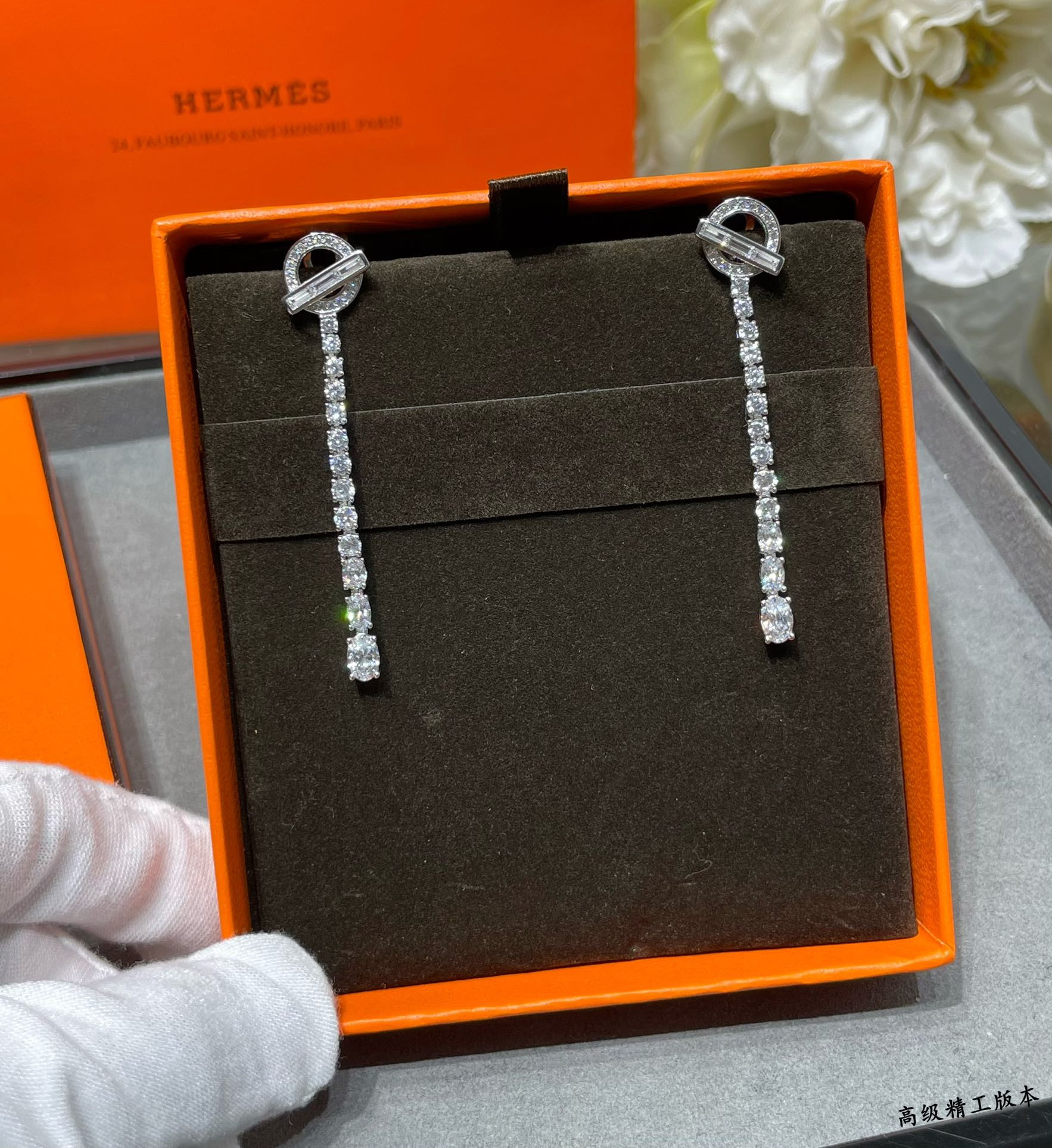 hermès ot fully Di*m*nd-encrusted earrings