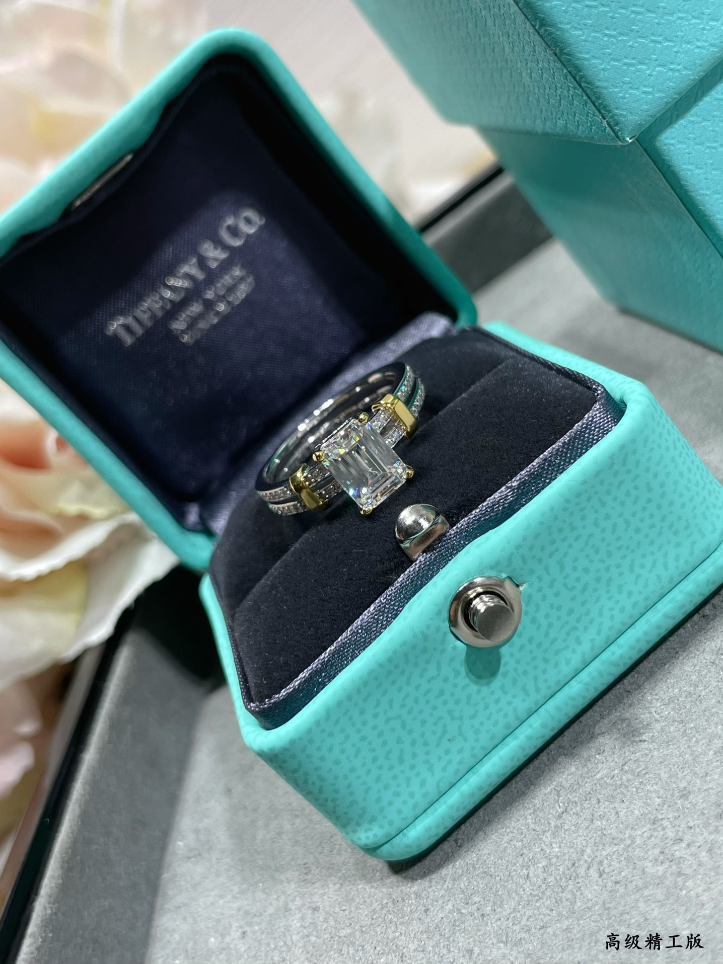 t*f*ny & co. mixed-metal white Di*m*nd ring ag925