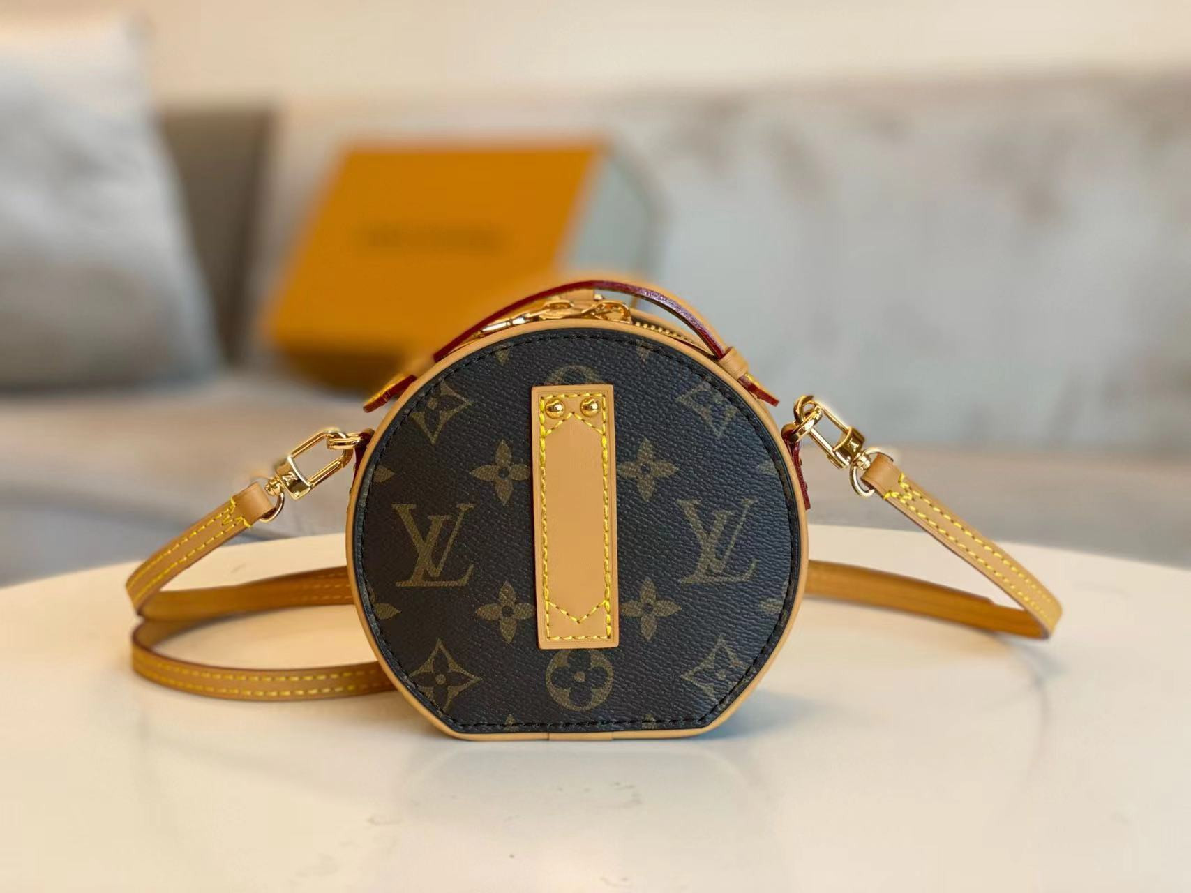 LV Mini Boite Chapeau M44699