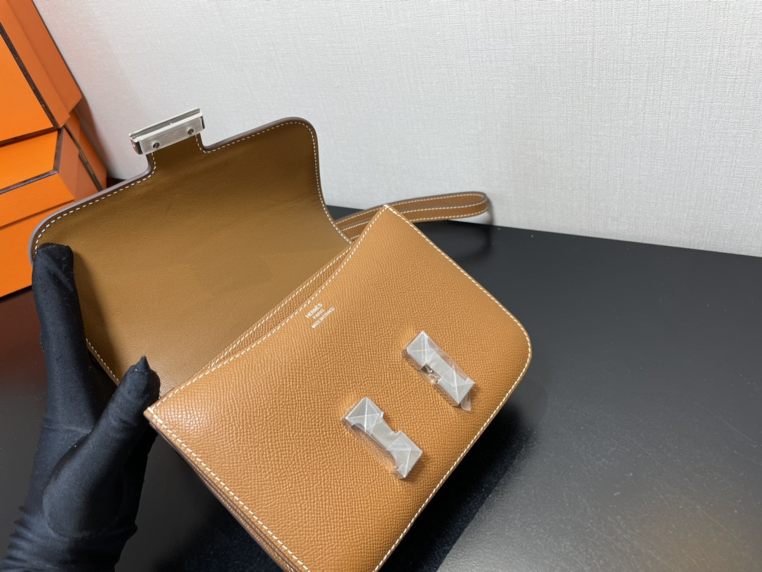 Hermès Constance 19 Epsom Silver Hardware 7.25" x 6.25" x 2.25"