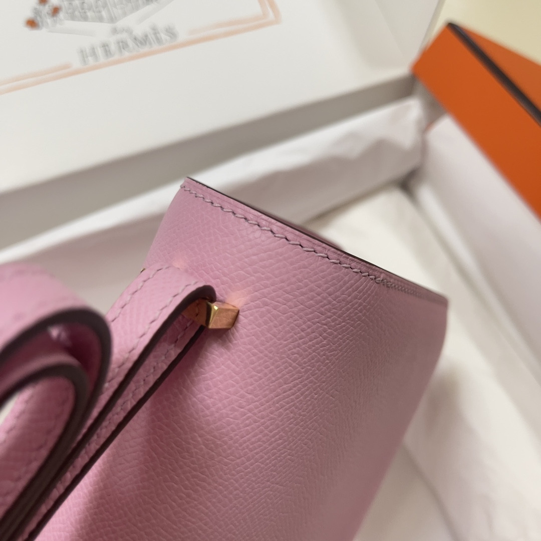 Hermès Constance 19 Epsom Gold Hardware 7.25" x 6.25" x 2.25"