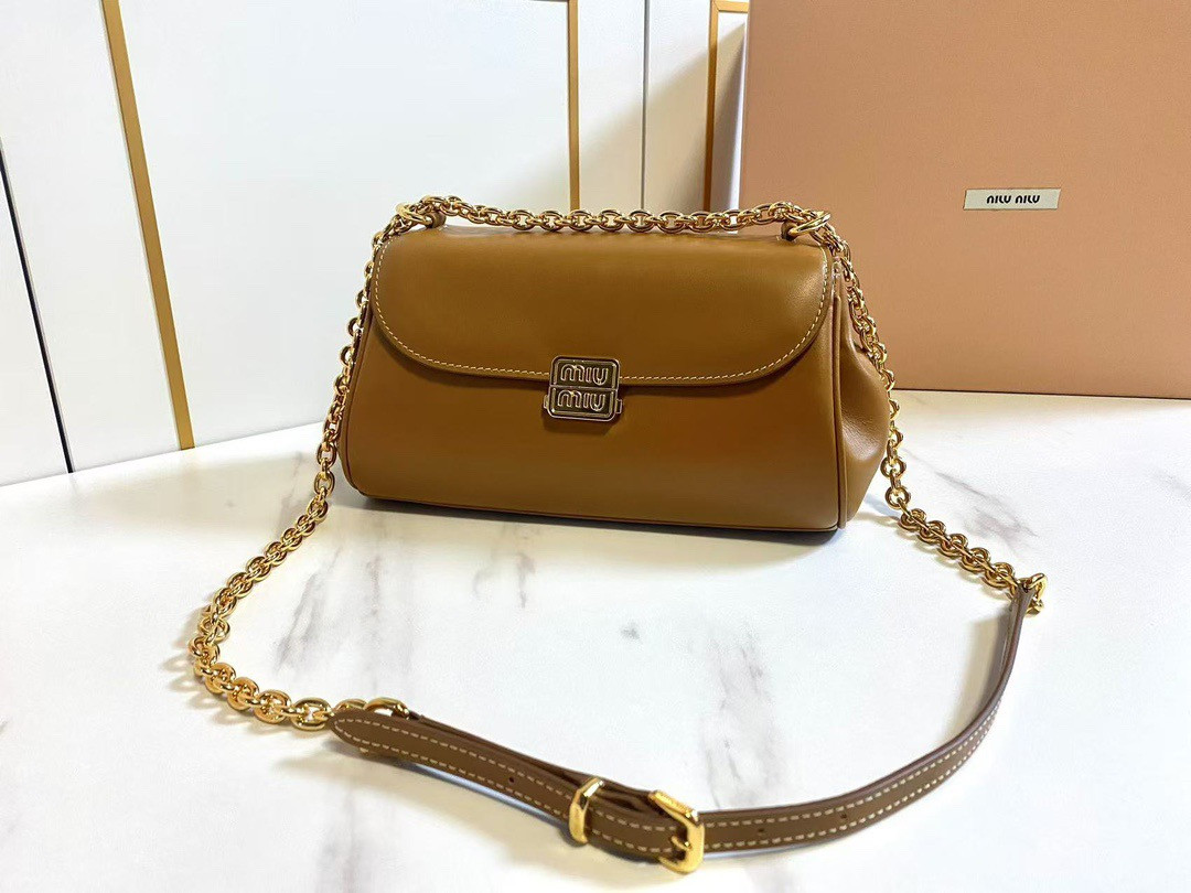 Miu Miu Leather shoulder bag 13.5x24x9cm