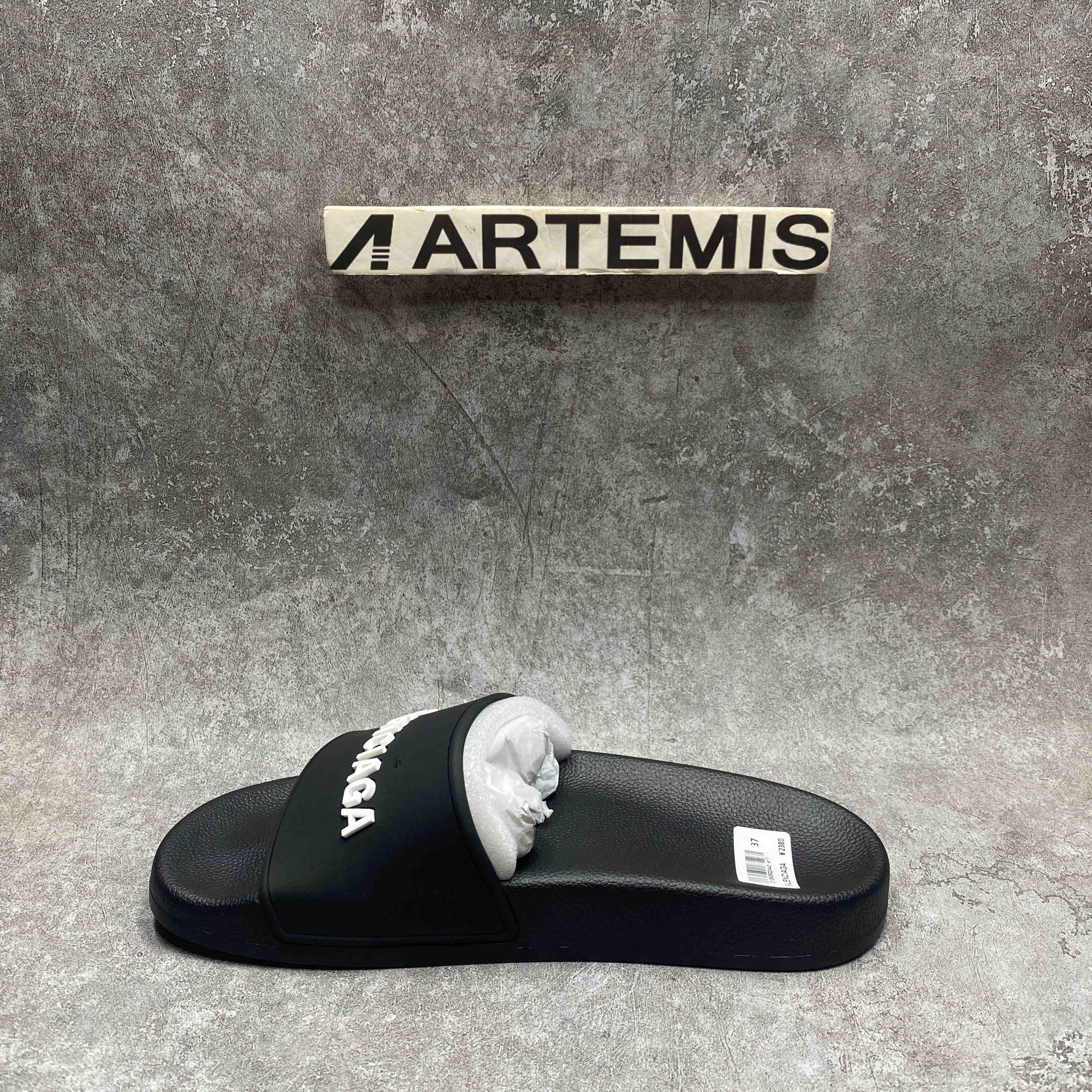 Ba*len*cia*ga pool slide black white