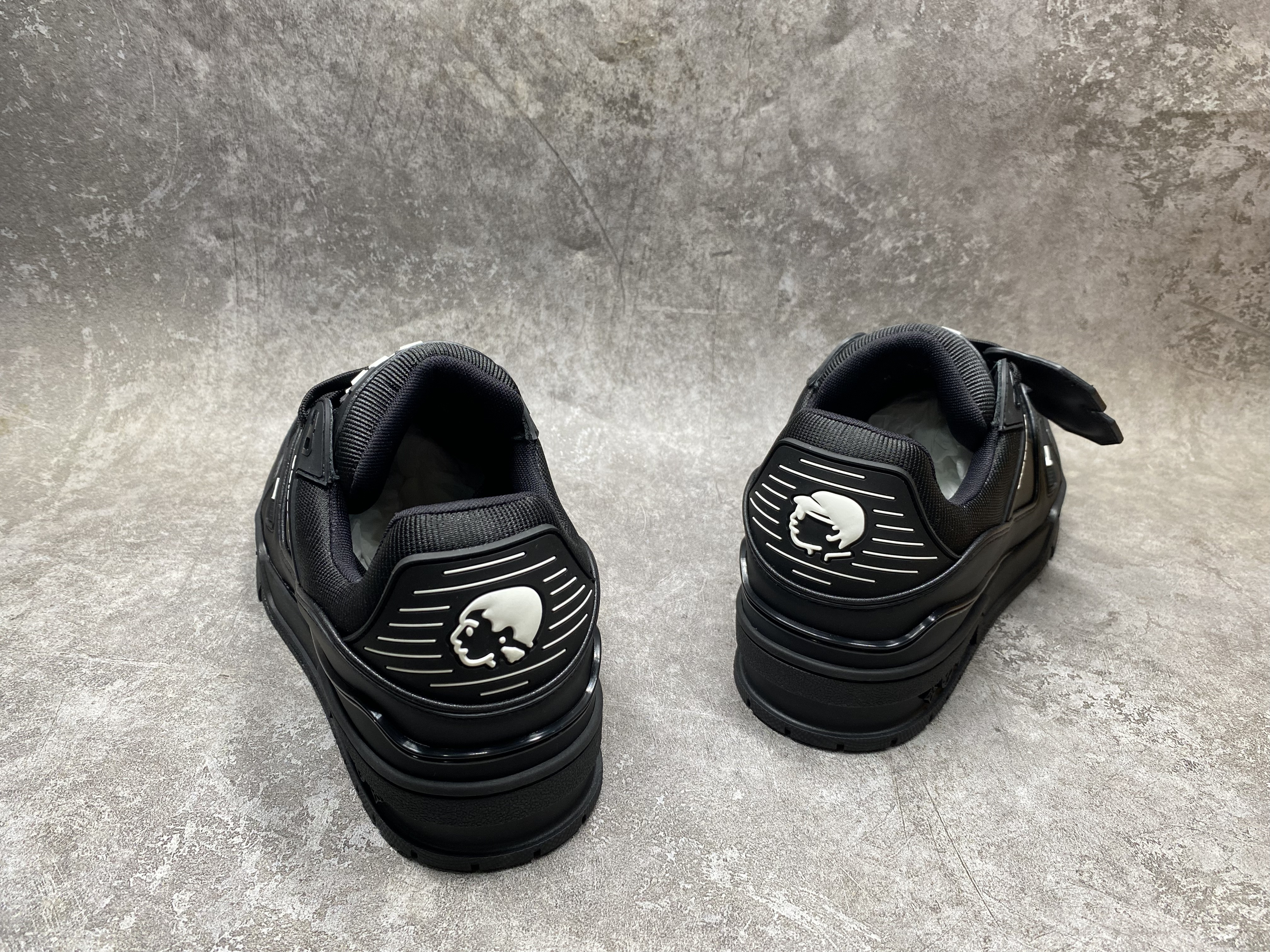 UA LV trainer Sneakers