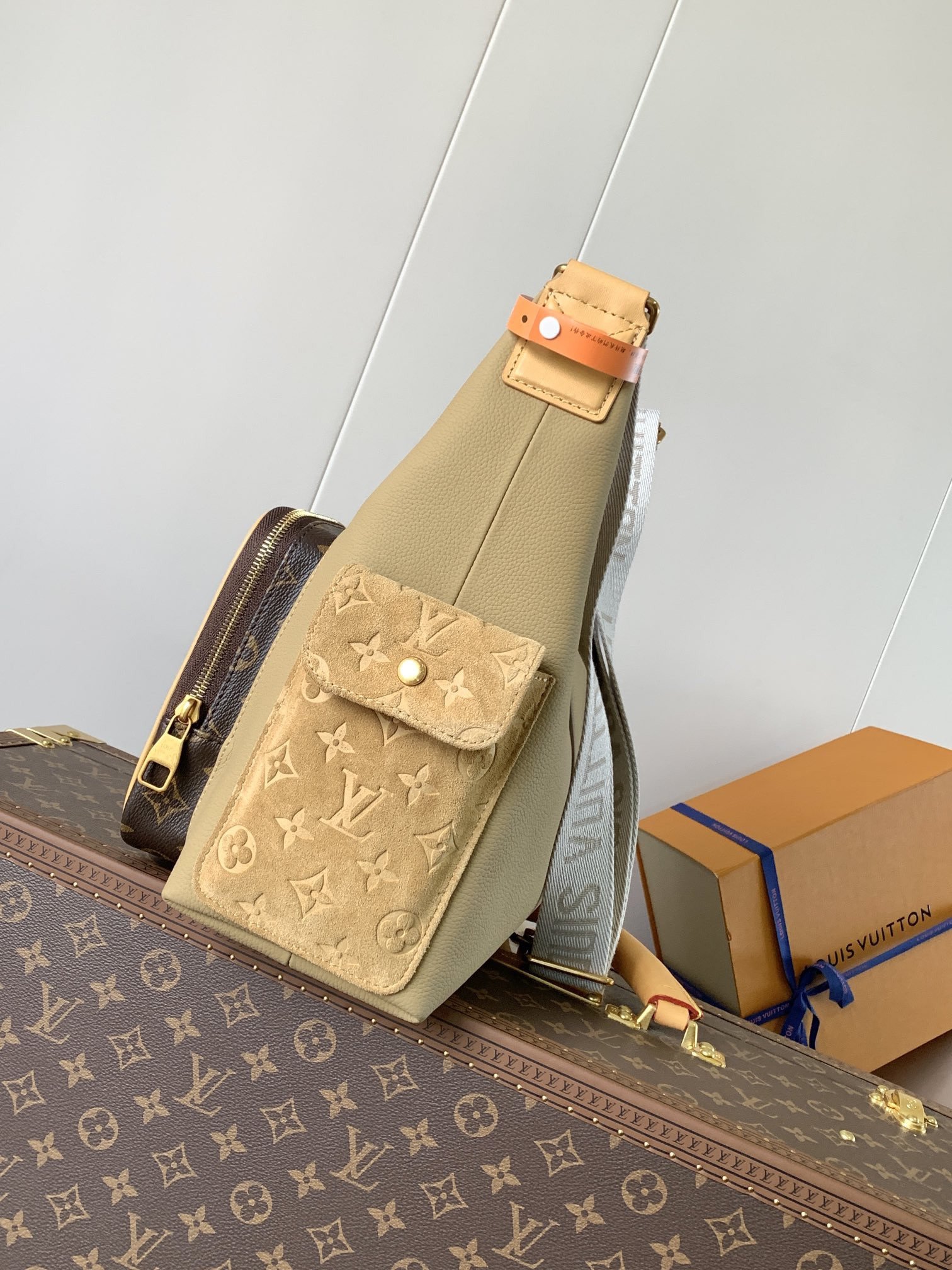 LV Hobo Cargo M12697 34.5x27x19.7cm