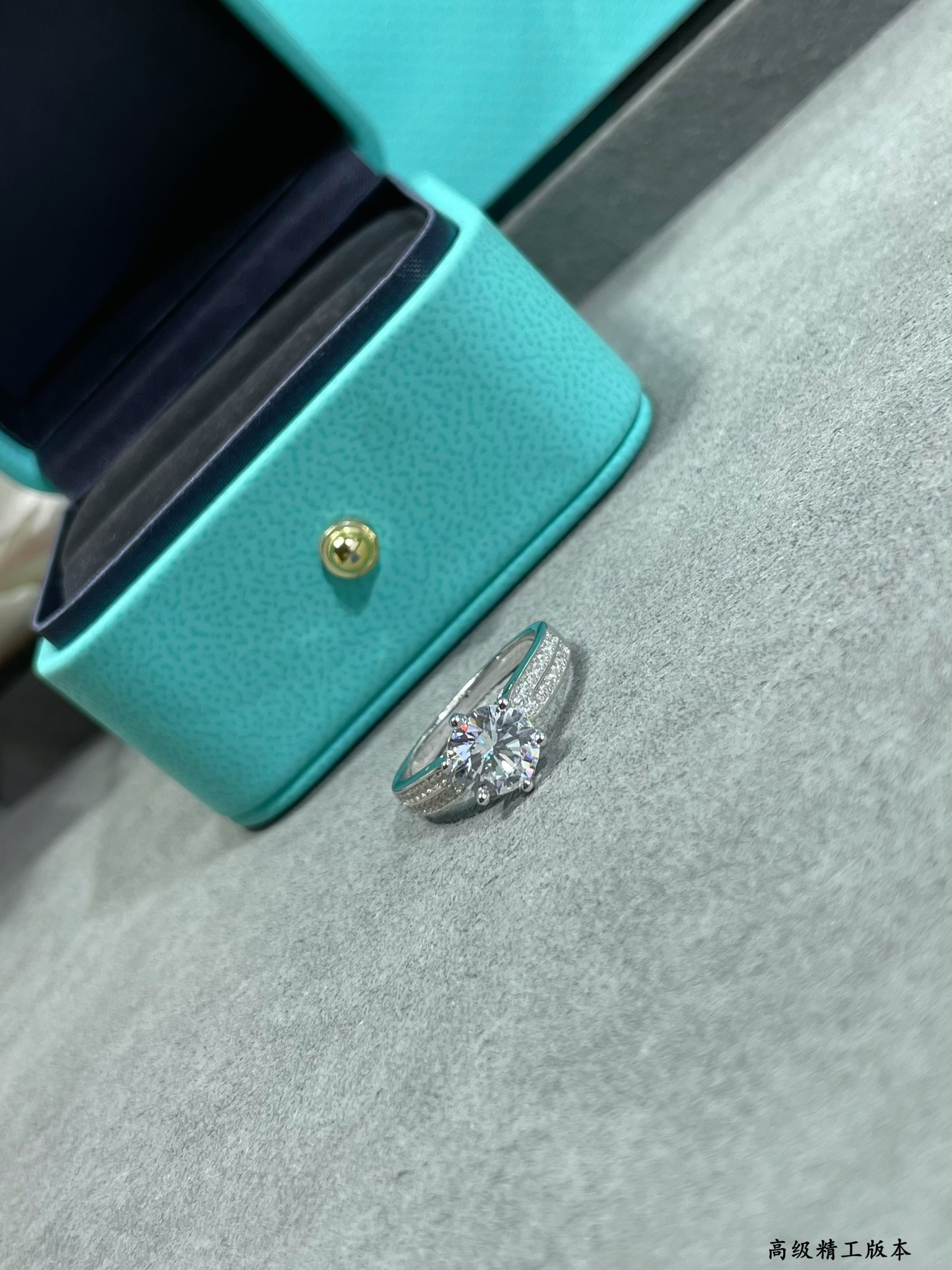 t*f*ny & co. setting 2 carat Di*m*nd ring with star motif ag925