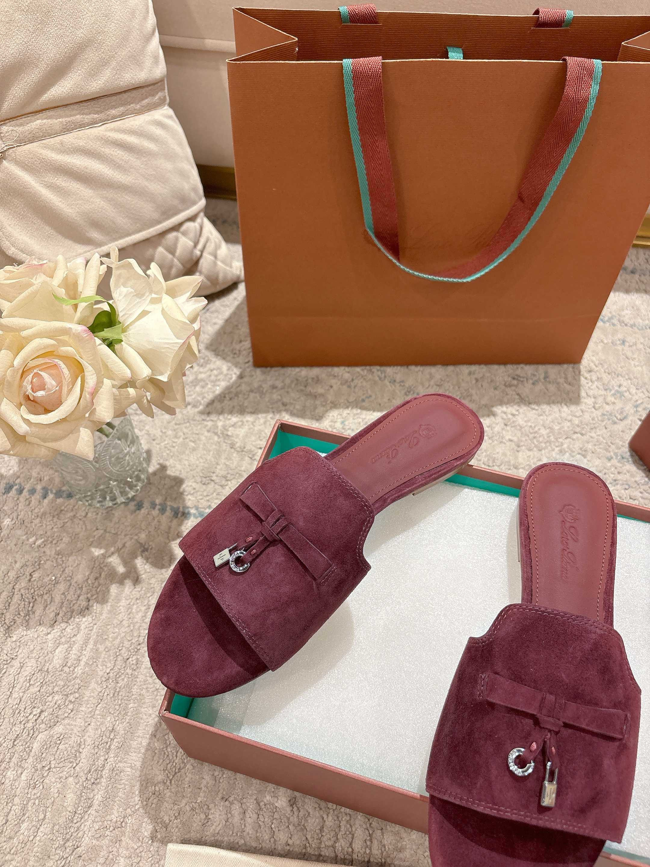 ua L**o p*ana summer charms sandal