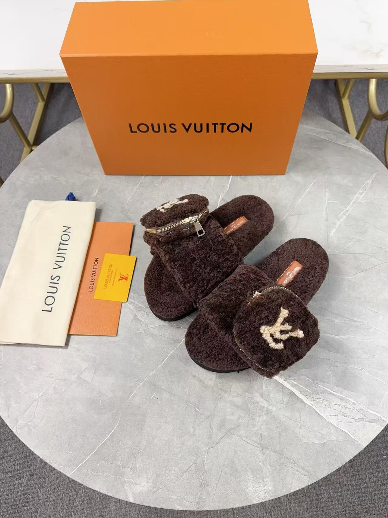 UA LV Slippers