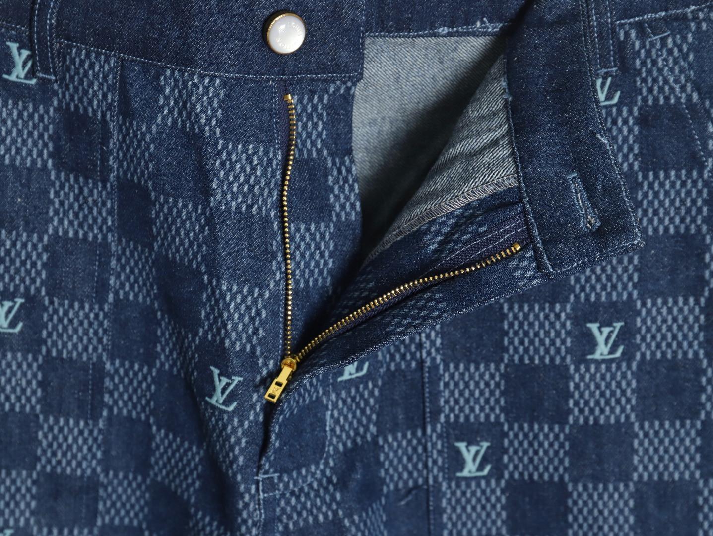 l0*is V*t0n lv shorts