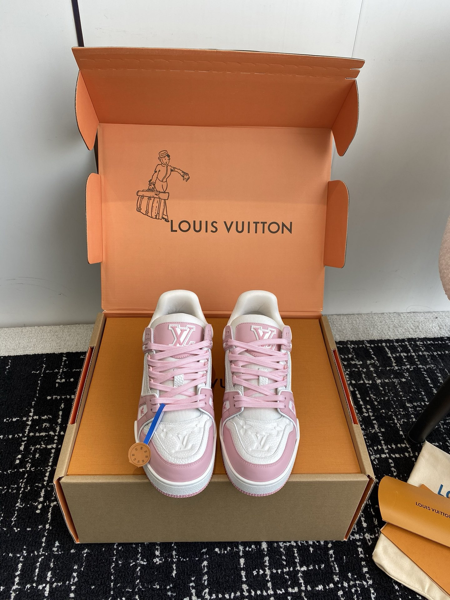 UA LV Trainer Sneaker