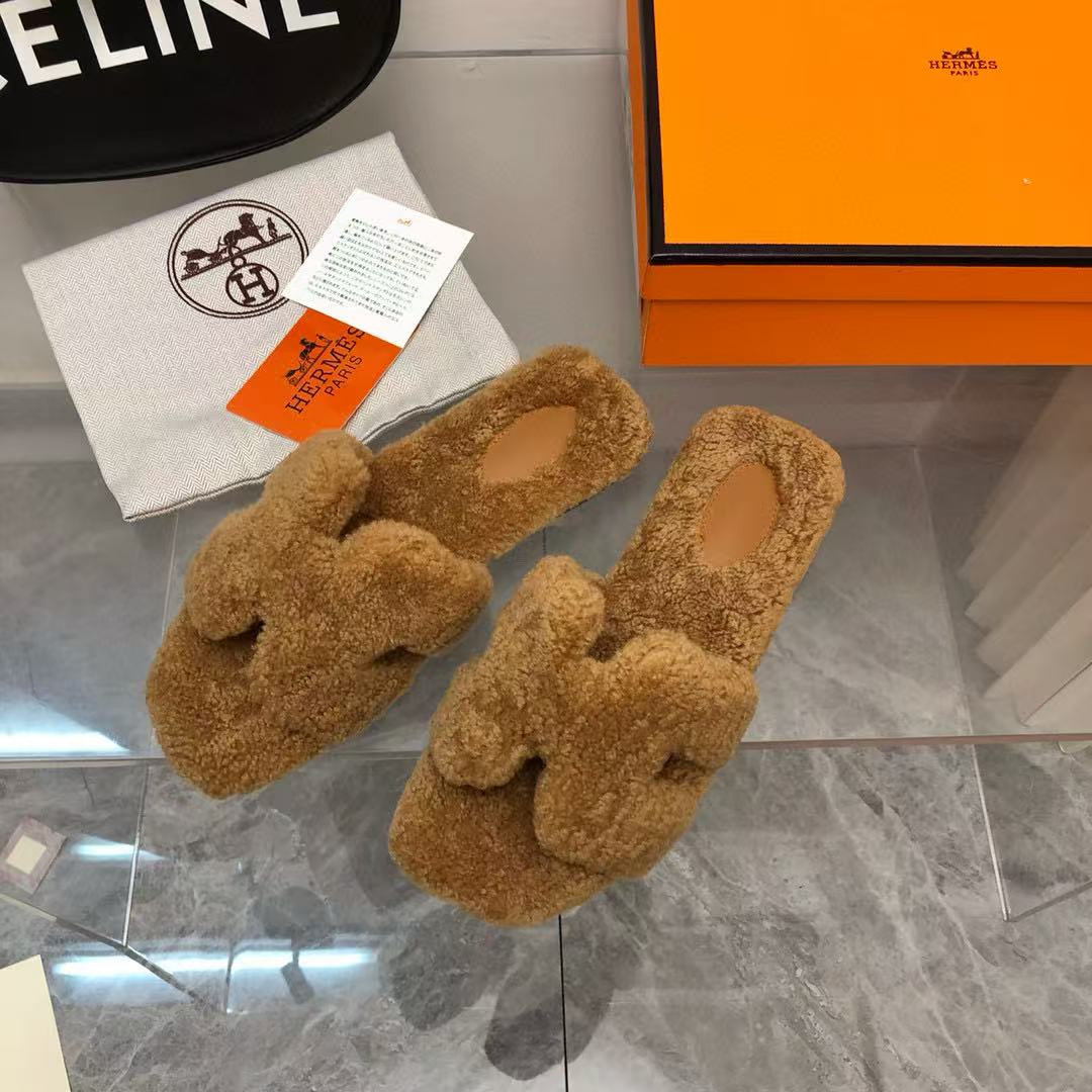 UA Hermès Oran sandal