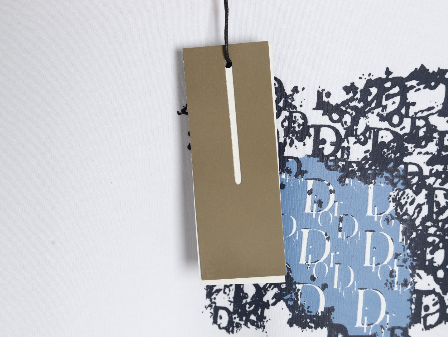 D*or short-sleeved t-shirt