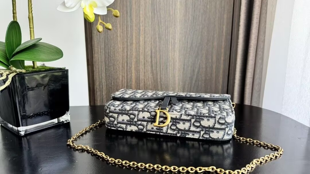 D*or medium saddle pouch with chain 21.5x13.5x4.5cm