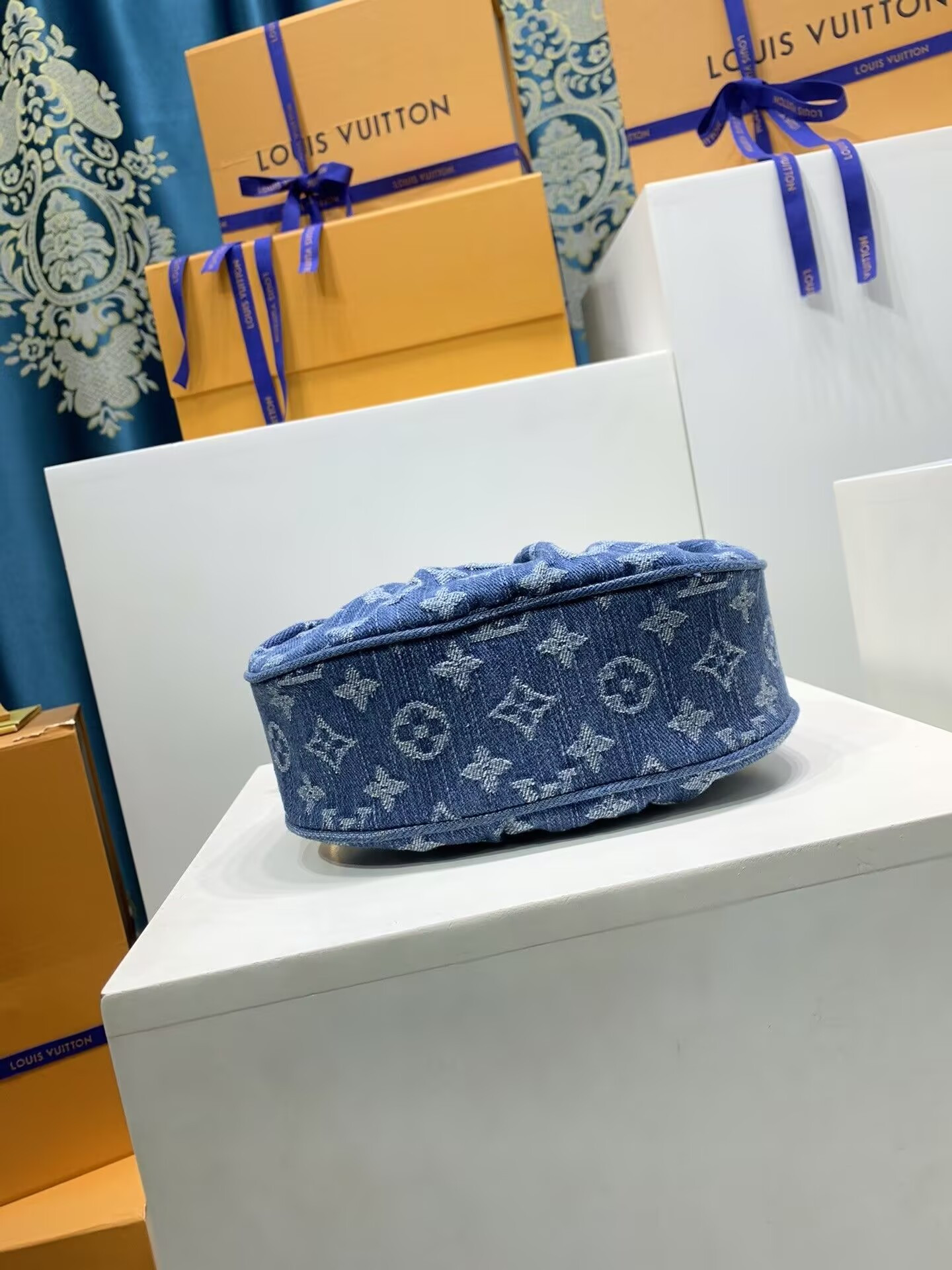 LV Pochette Valley M13571 21x15x 7cm