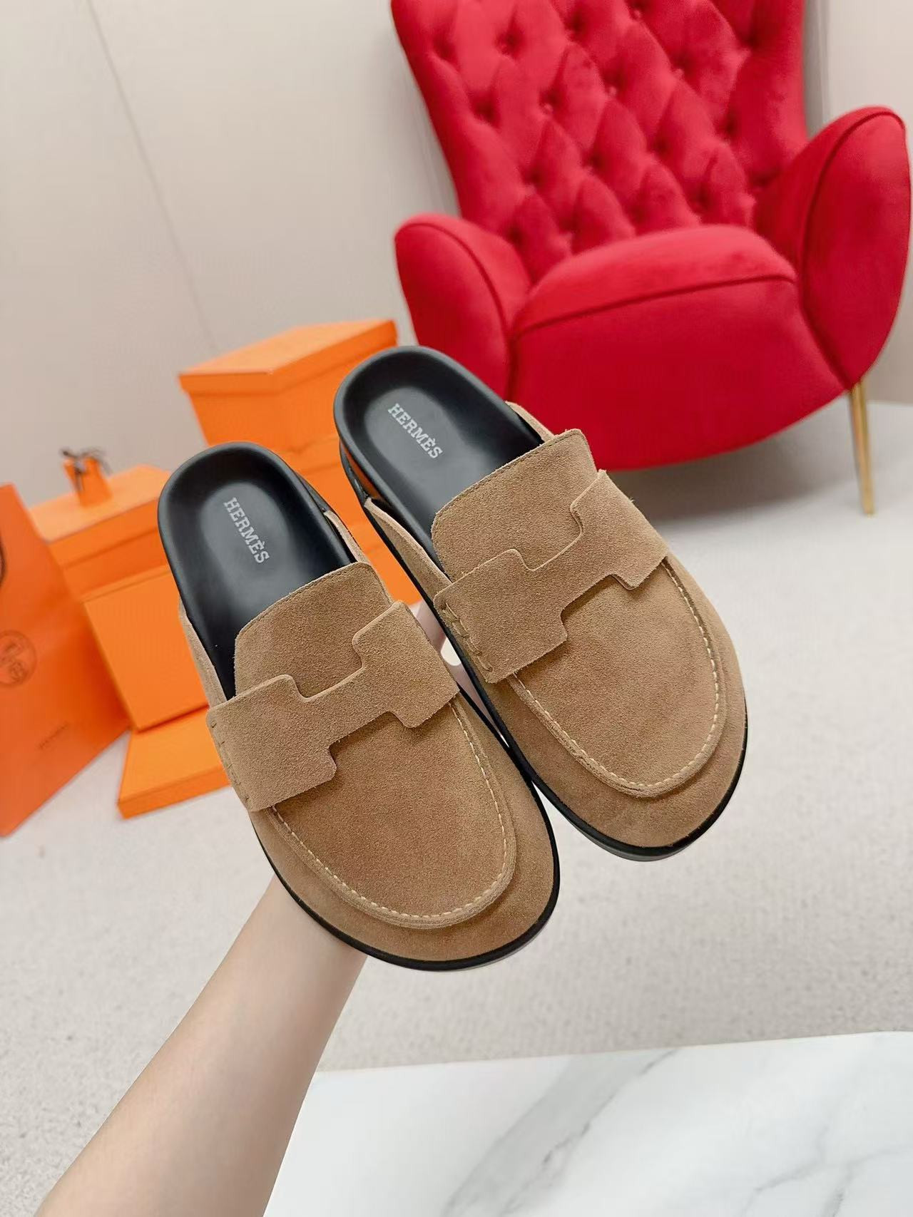 UA Hermès slippers