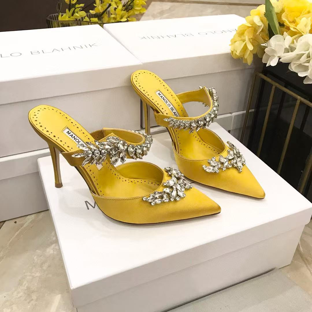 UA MANOLO BLAHNIK Shoes