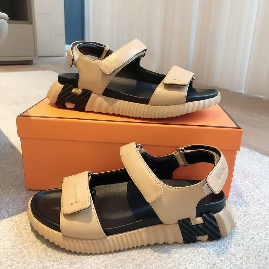 ua H**mes junior sandal