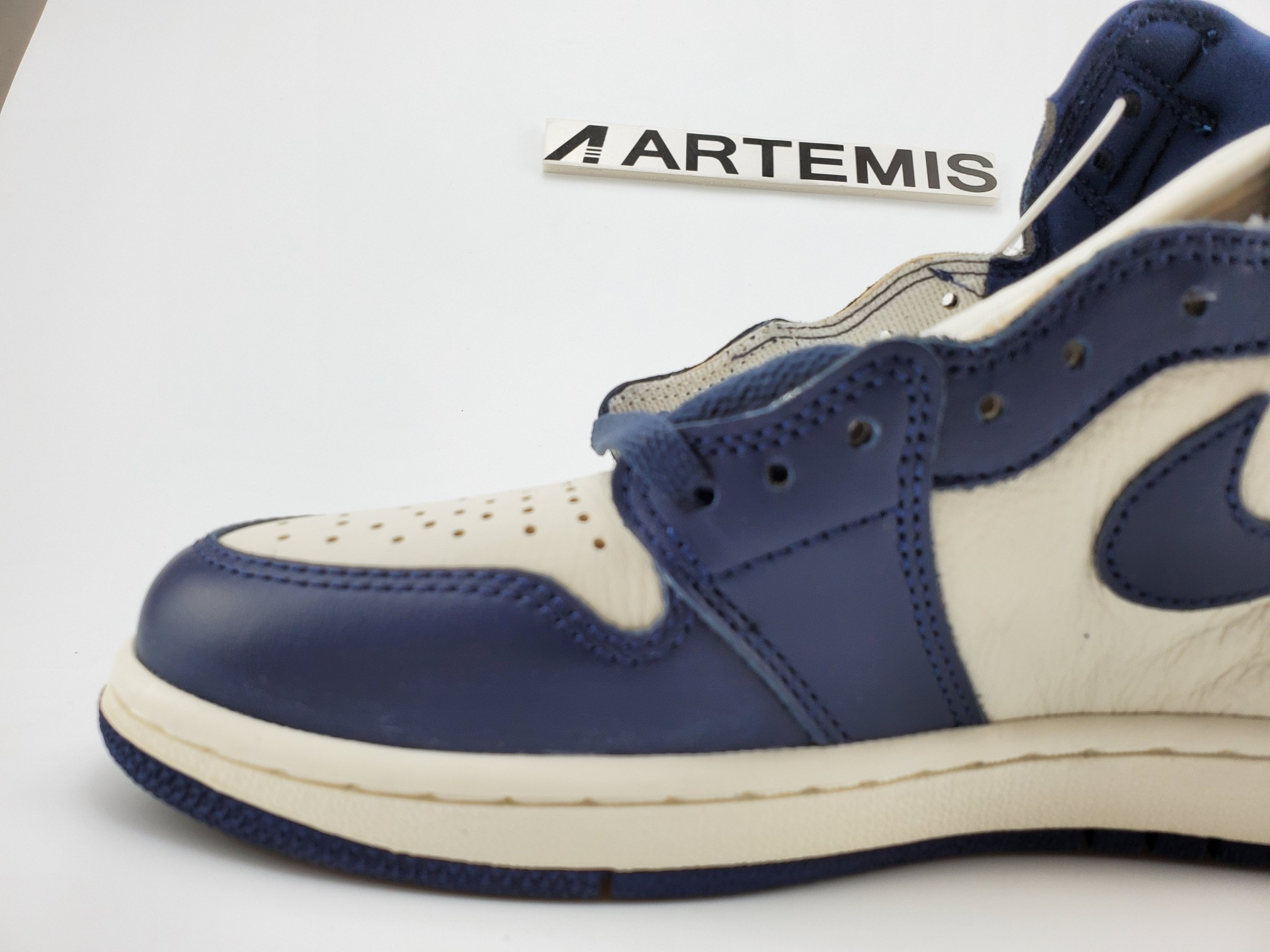 Air Jordan 1 Retro High "Obsidian Blue"