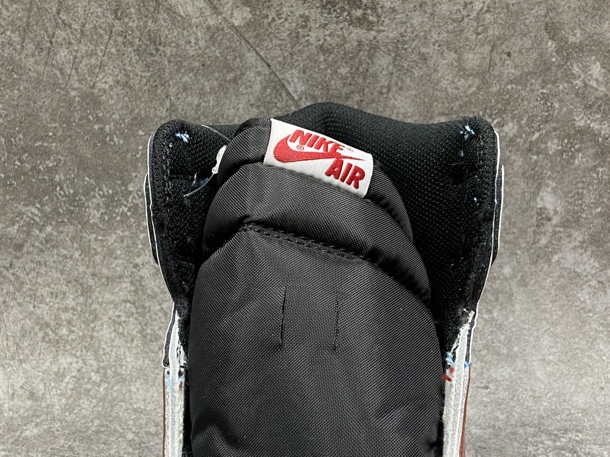 Air Jordan 1 Retro High Fearless UNC Chicago