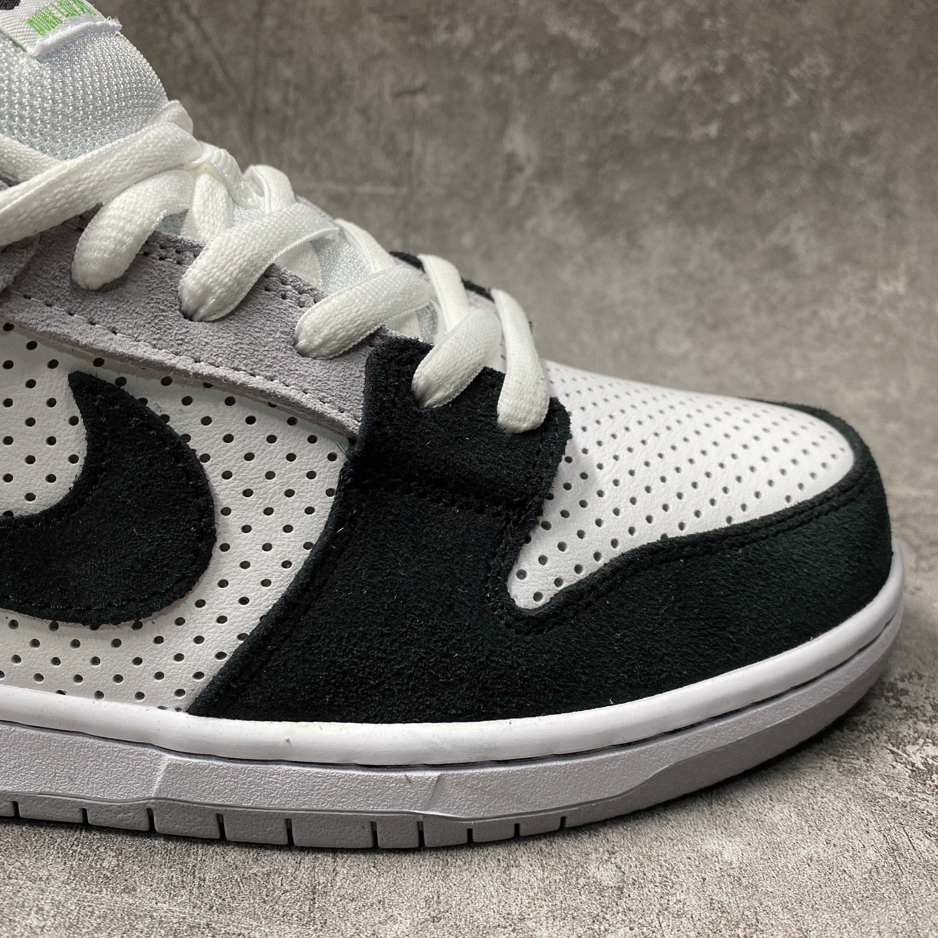 Nike SB Dunk Low Chlorophyll