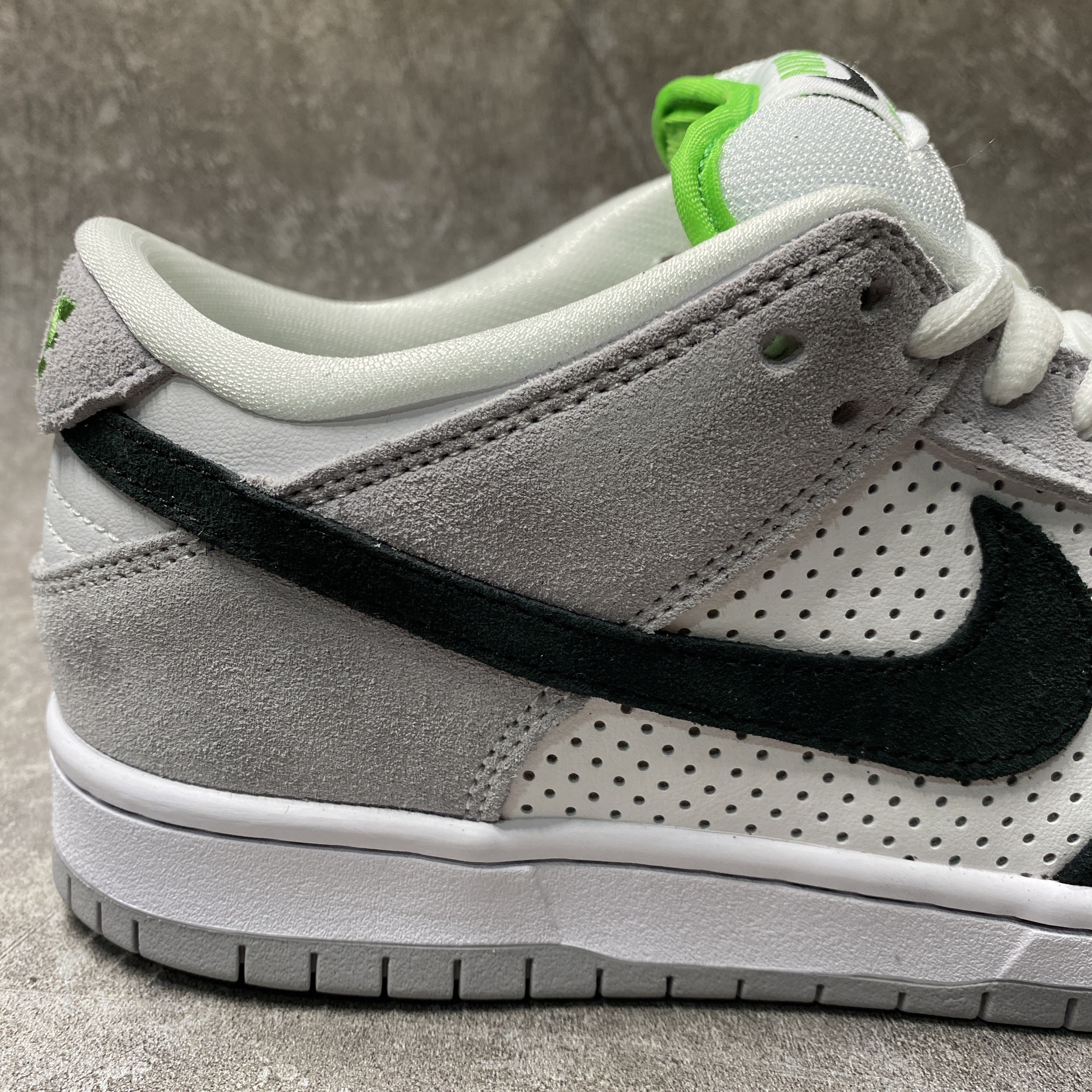 Nike SB Dunk Low Chlorophyll