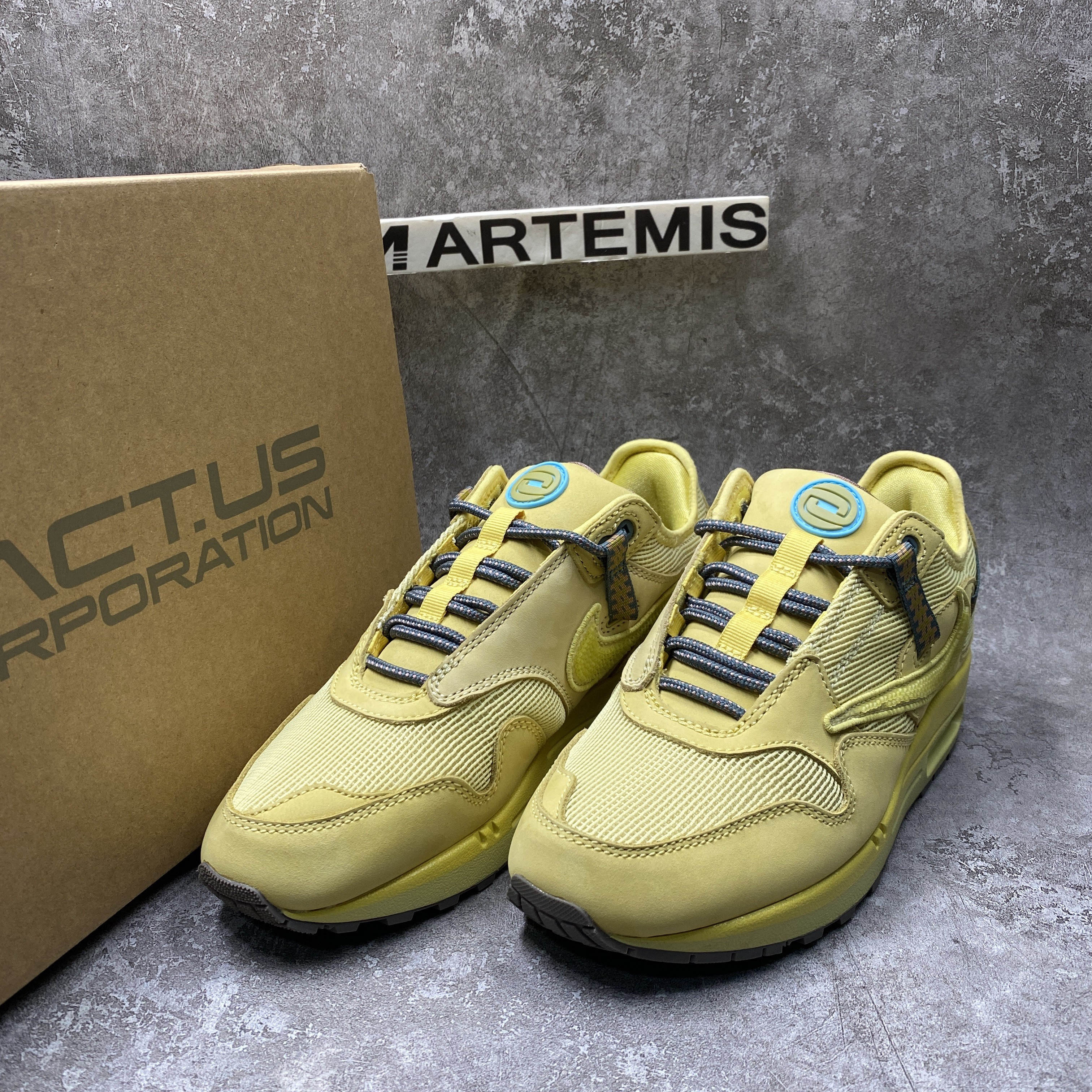 Nike Air Max 1 Travis Scott Cactus Jack Saturn Gold