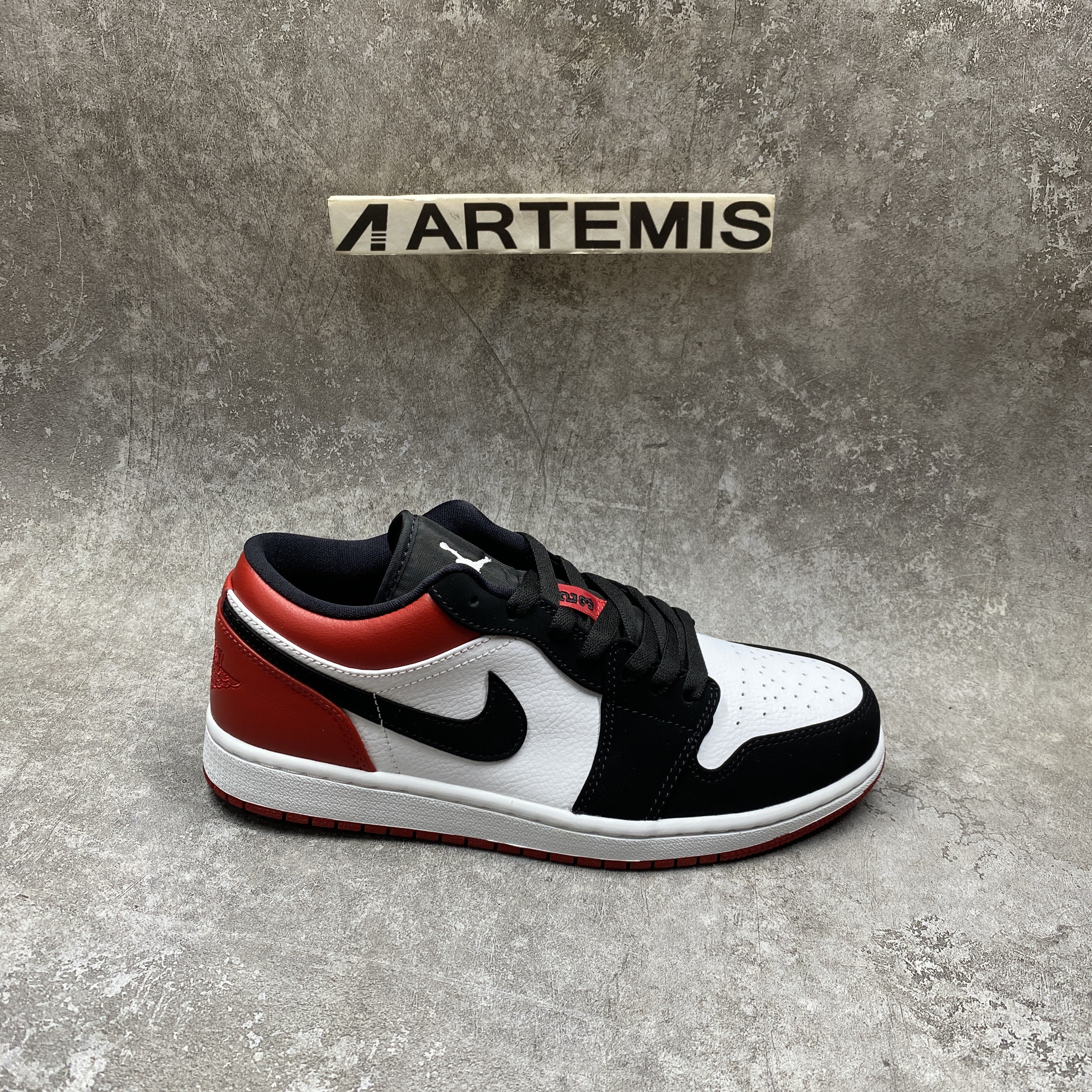 Air Jordan 1 Low Black Toe
