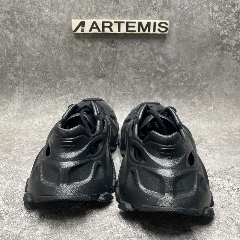 Balenciga HD HD Lace-Up Sneaker in black