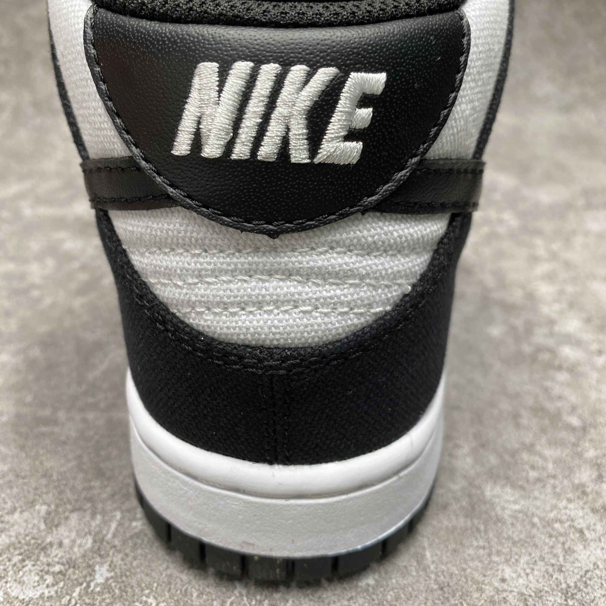 Nike Dunk Mid Panda