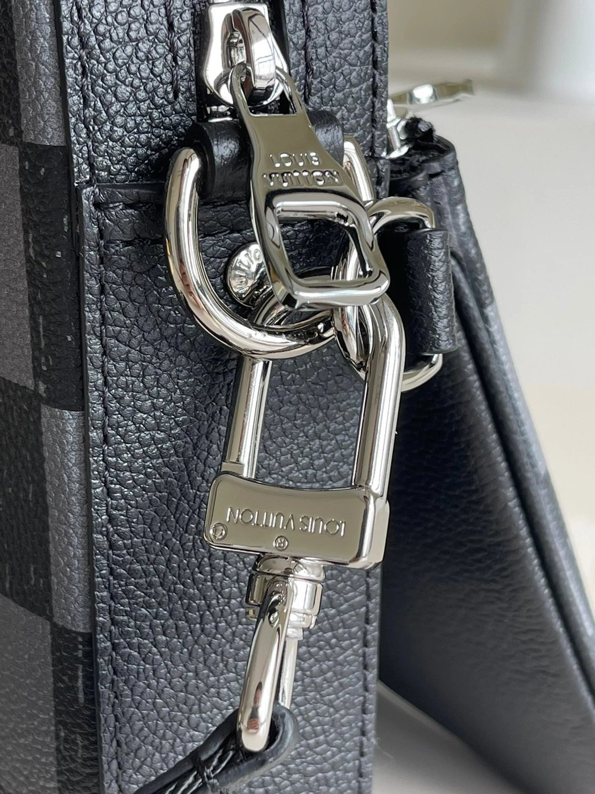 LV TRIO MESSENGER N80401