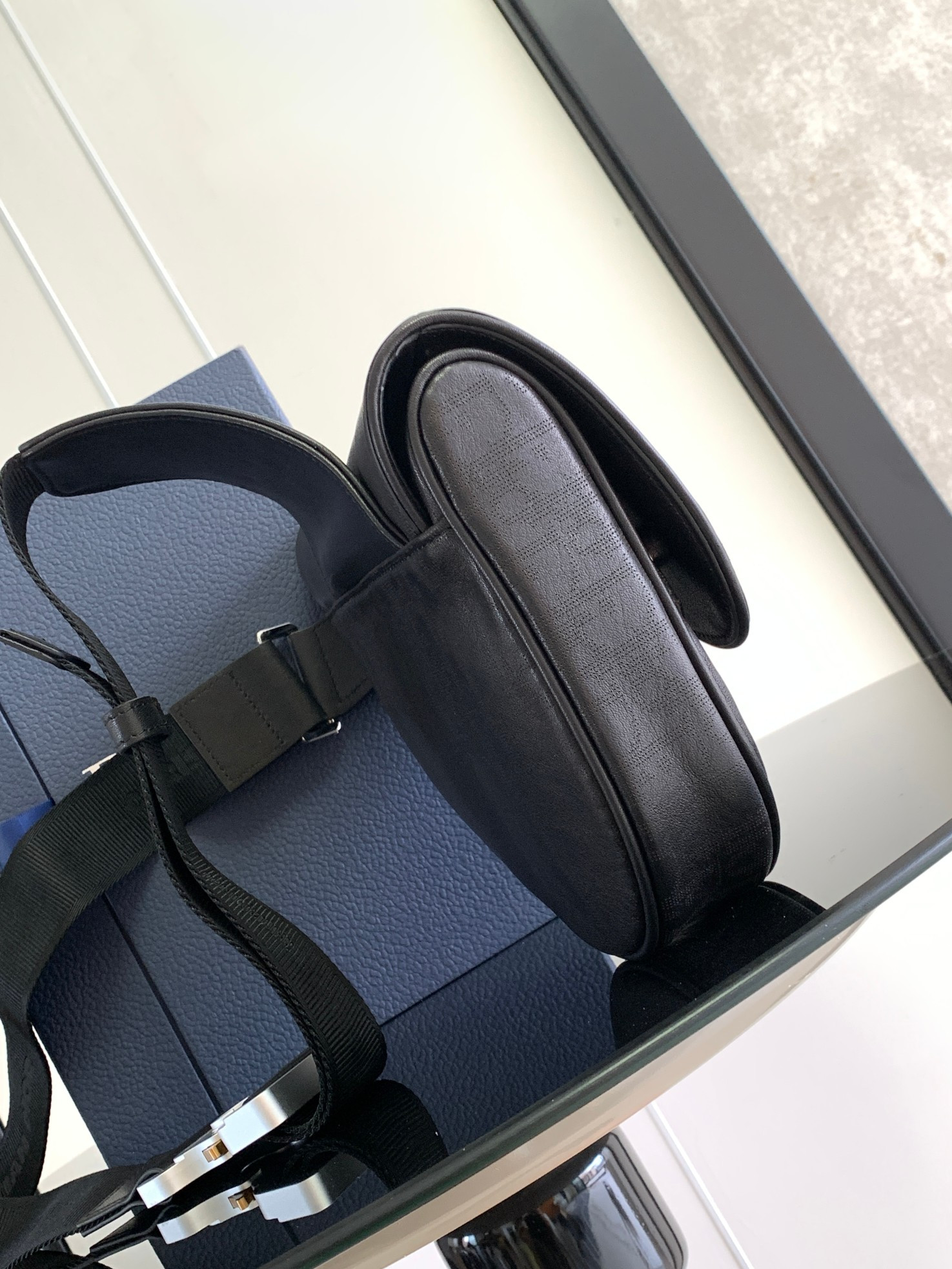 ch**an D*or D*or homme bags leather black 26 x 19 x 4.5 cm