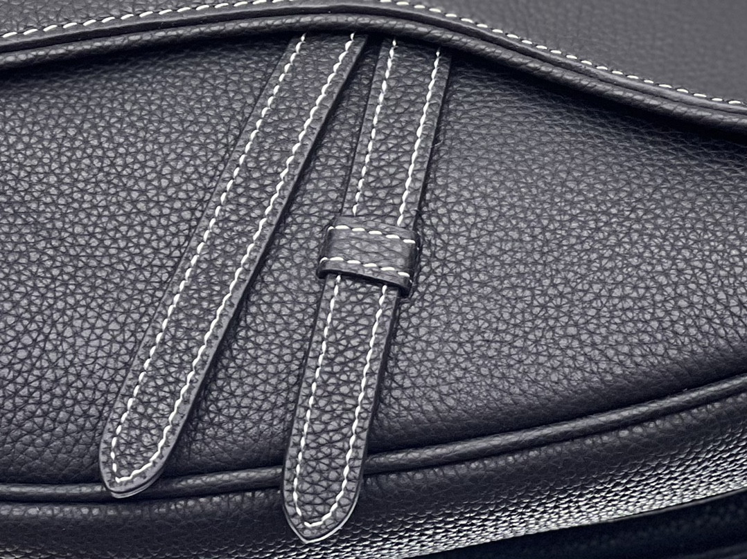 D*or saddle bag black grained calfskin 26 x 19 x 4.5 cm