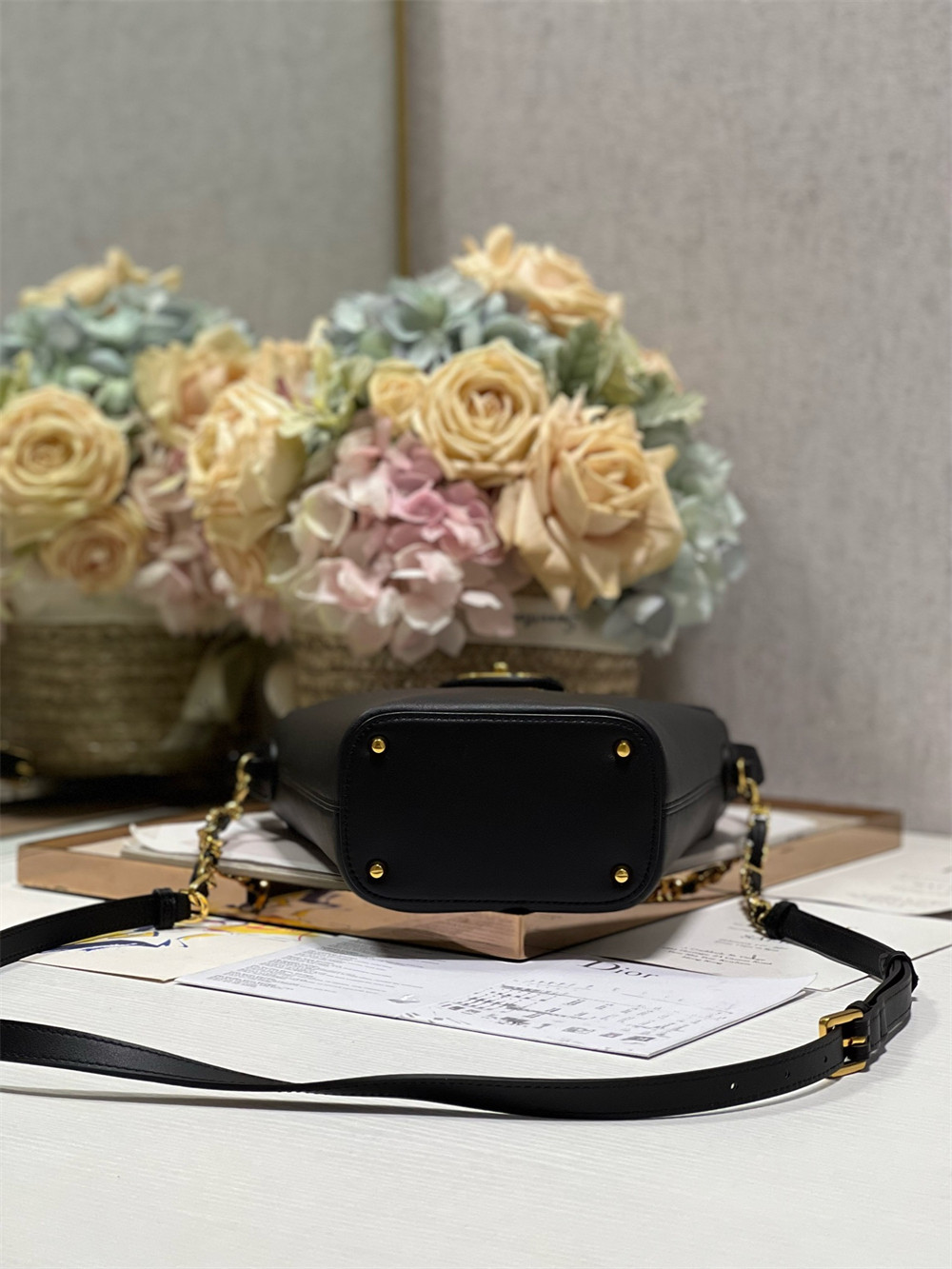 D*or 30 montaigne large chain bucket bag black 17x7x18cm