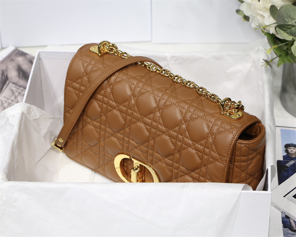 medium d*or caro bag caramel S*pple cannage calfskin 25.5 x 15.5 x 8 cm