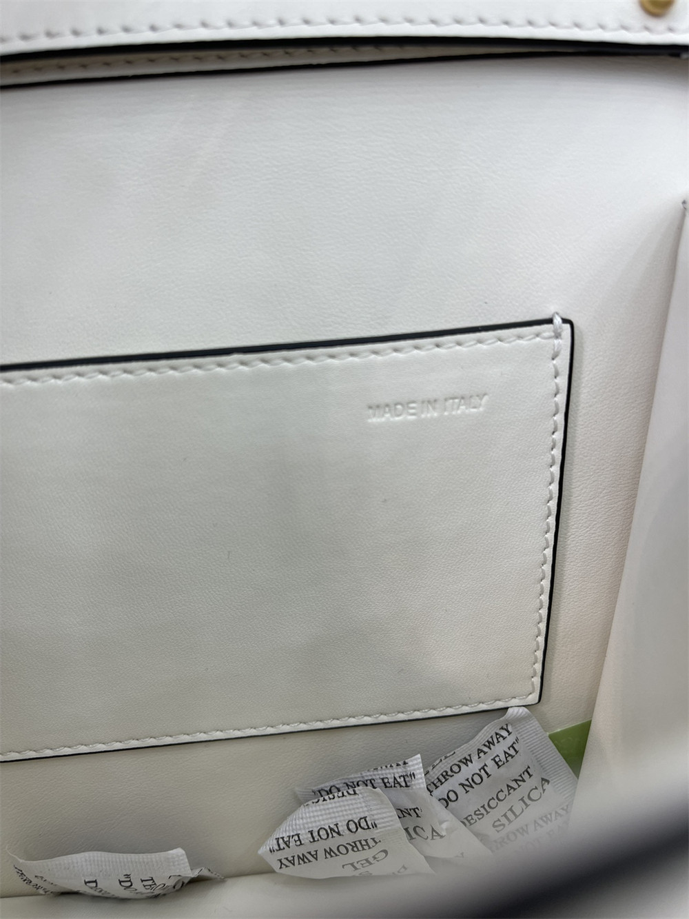 VALENTINO GARAVANI LOCÒ CALFSKIN SHOULDER Small BAG 22 x 16  x 7 cm