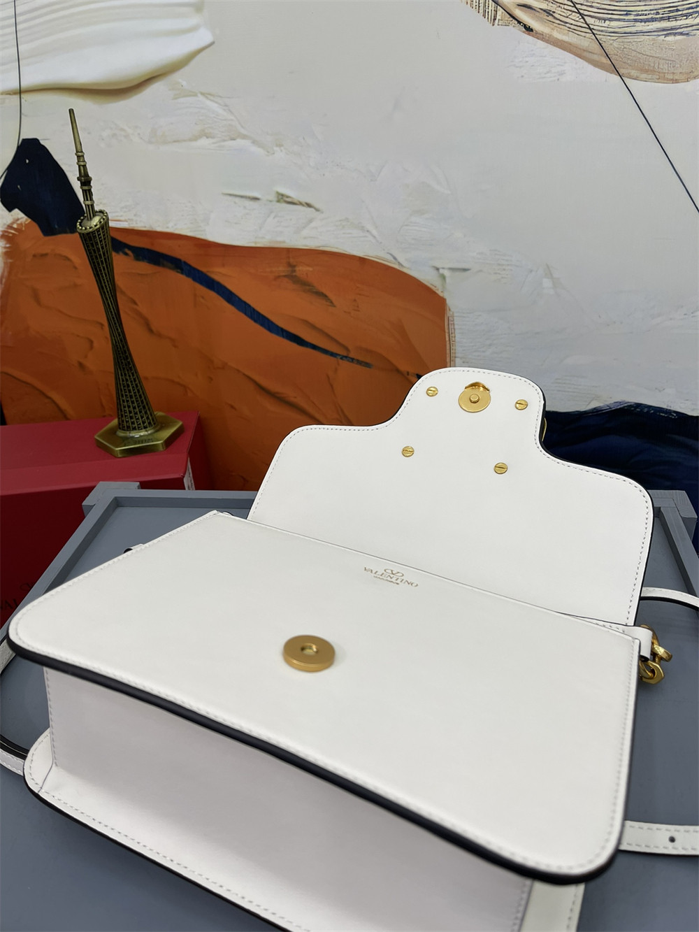 VALENTINO GARAVANI LOCÒ CALFSKIN SHOULDER Small BAG 22 x 16  x 7 cm