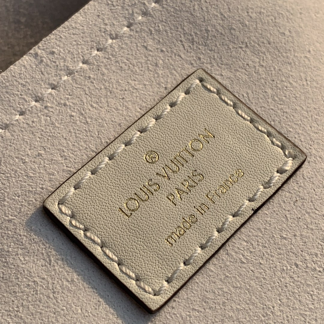 LV Locky BB M44653 7.9 x 6.3 x 3 inches