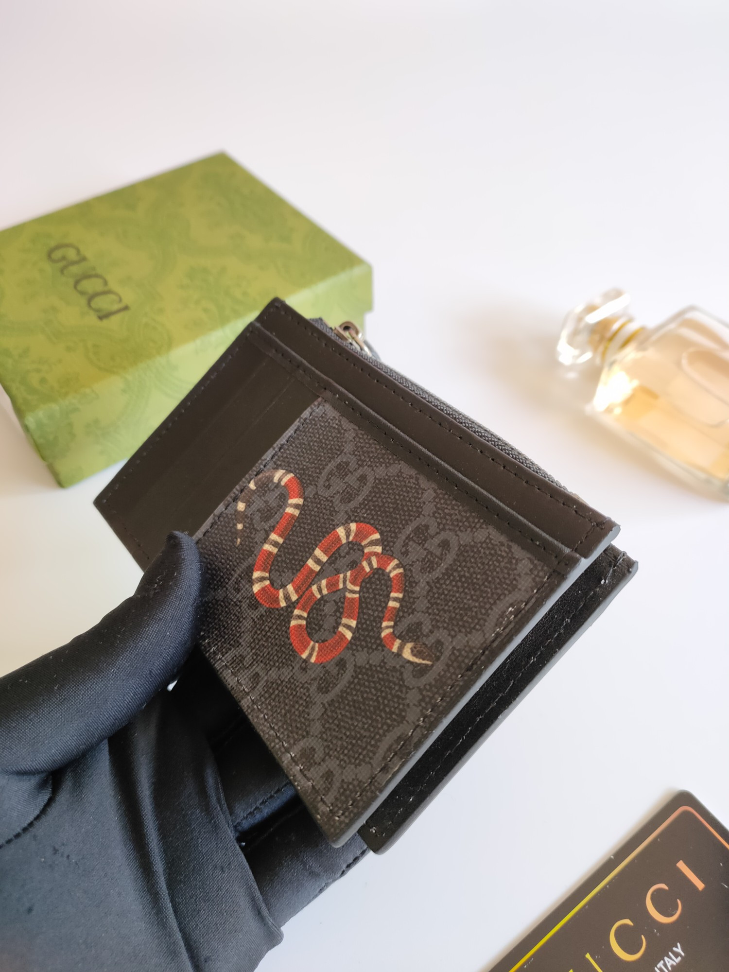 G*u*i gg  card case wallet