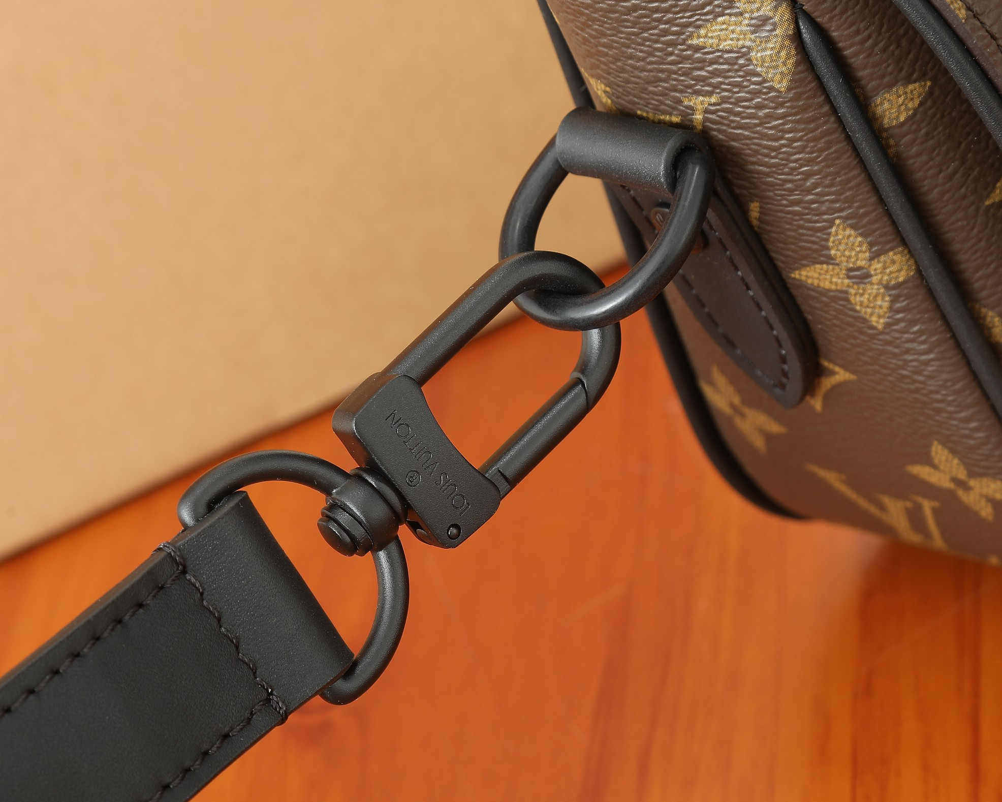 LV Montsouris Messenger PM M47060 7.9 x 6.7 x 2.8 inches