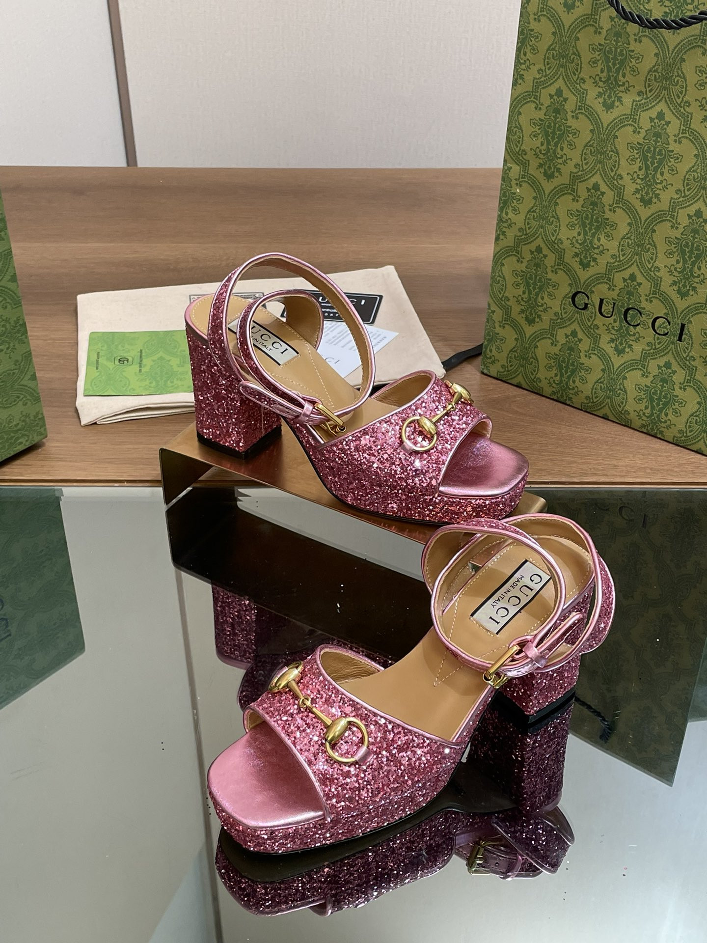 ua G*u*i horsebit platform sandal