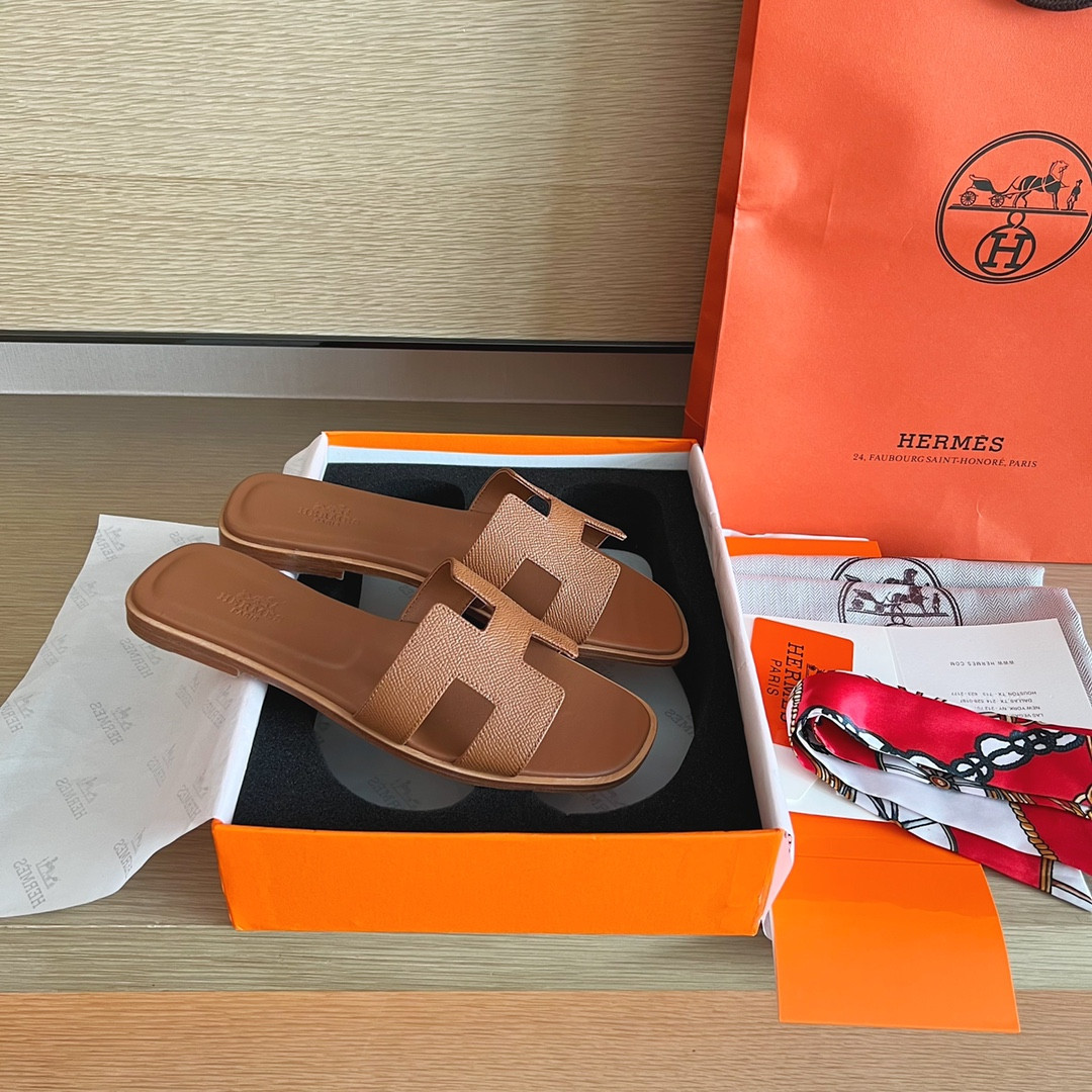 UA Hermès Oran sandal