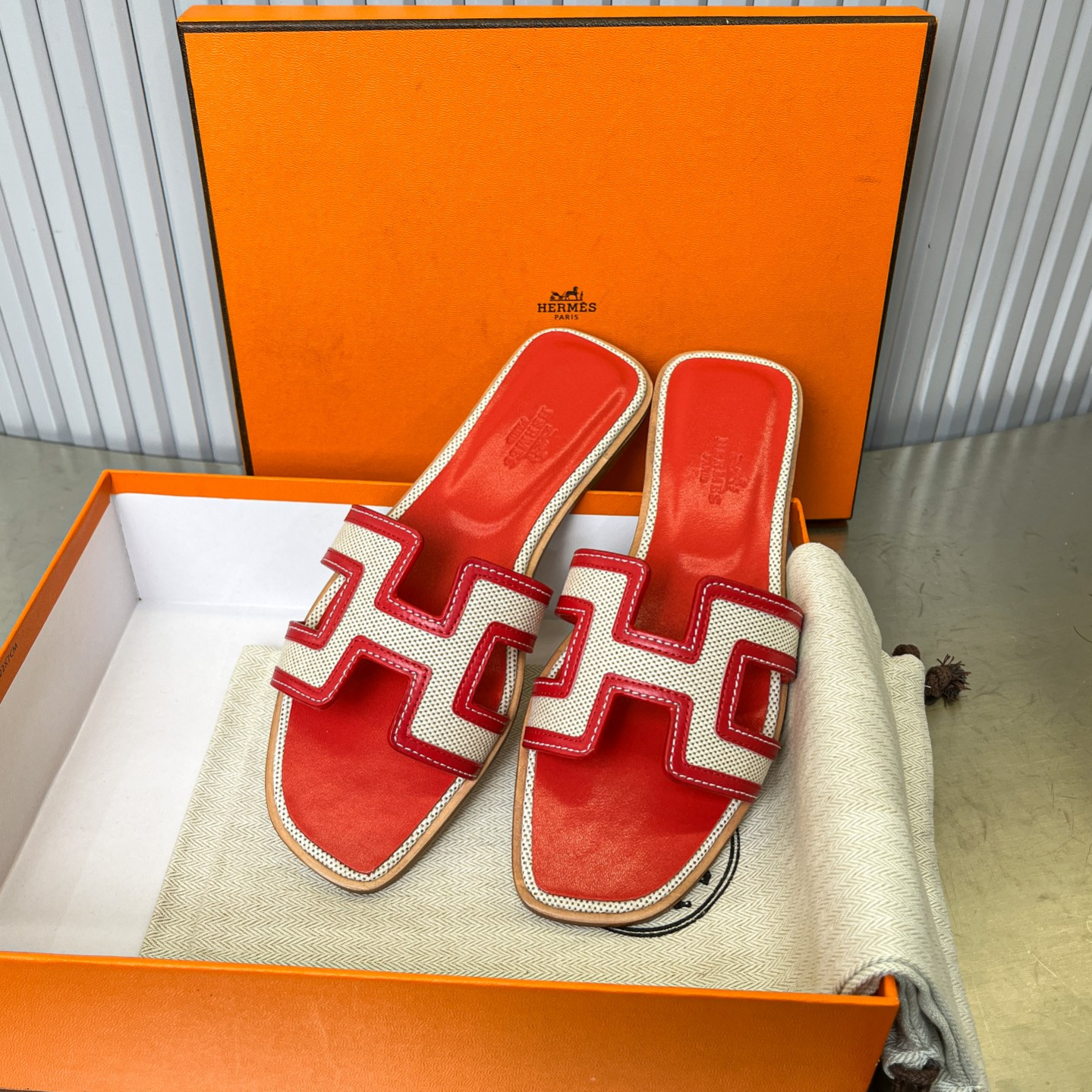 UA Hermès Oran sandal