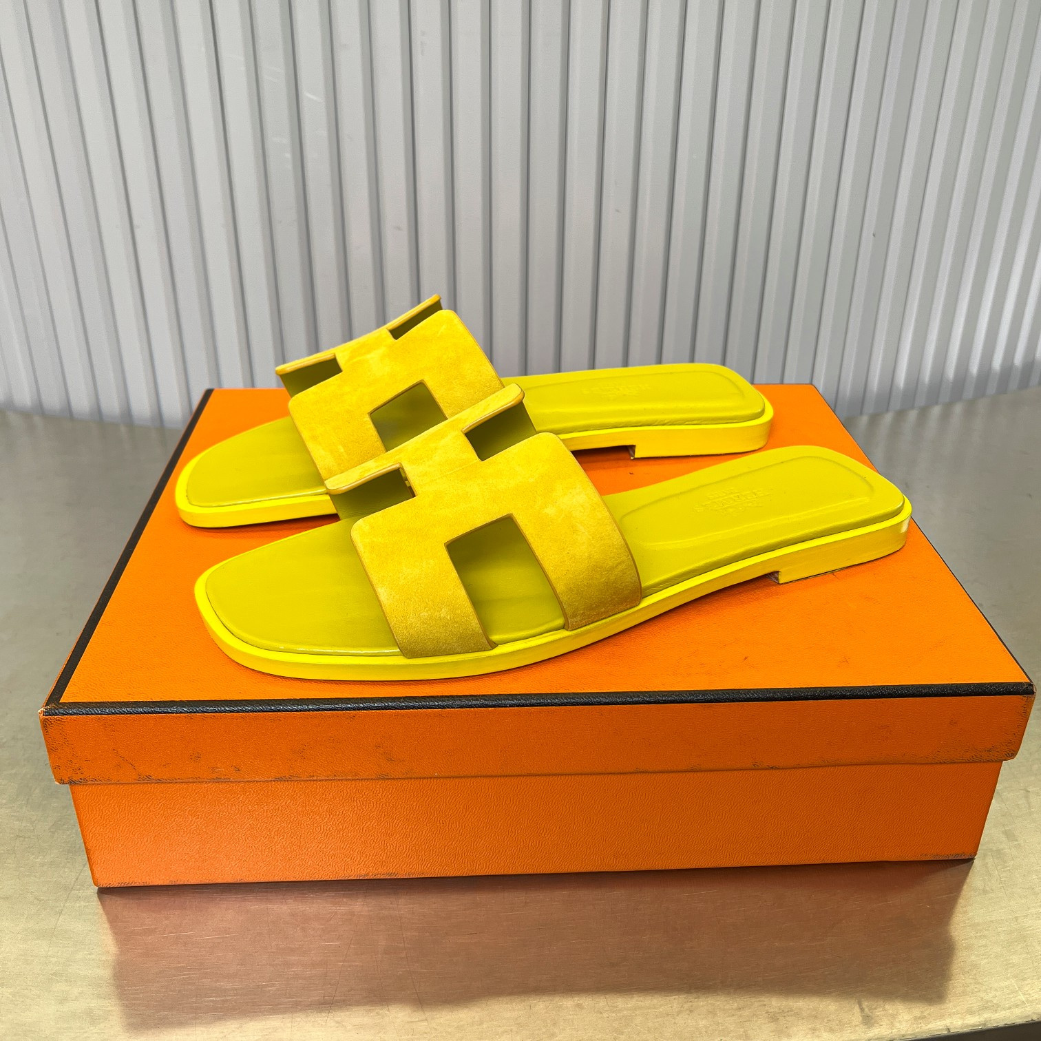 UA Hermès Oran sandal