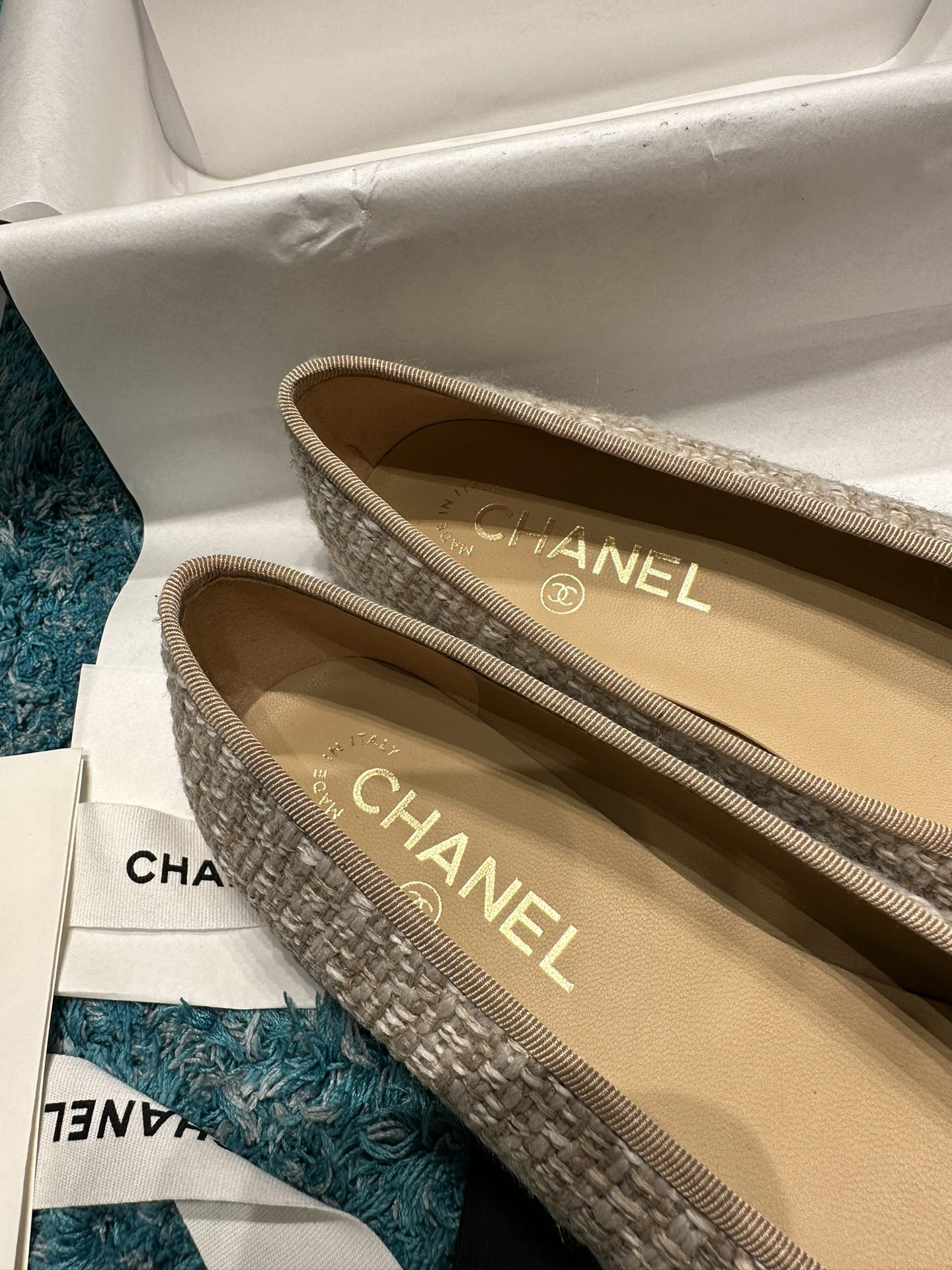 ua Ch*el ballet flats