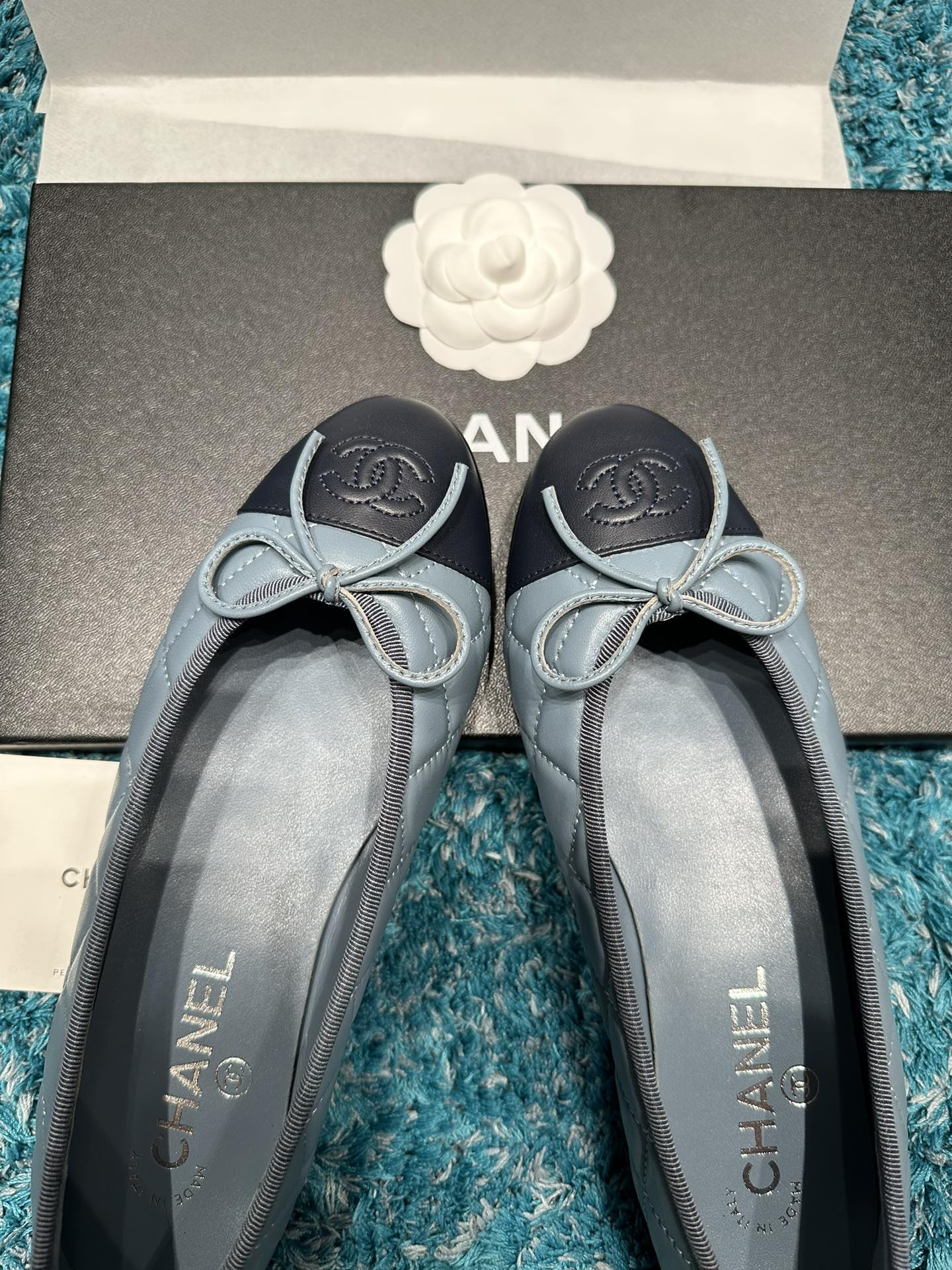 ua Ch*el ballet flats