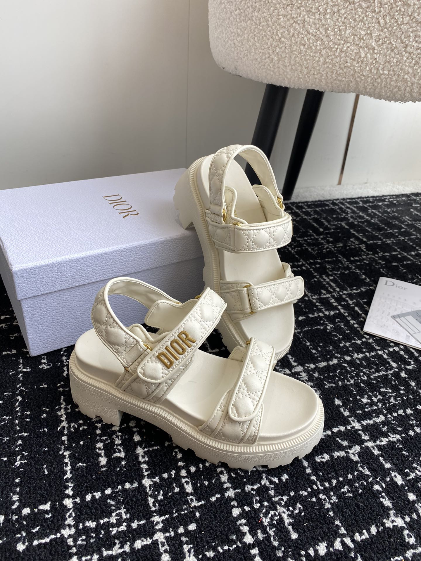 ua D*oract platform sandal