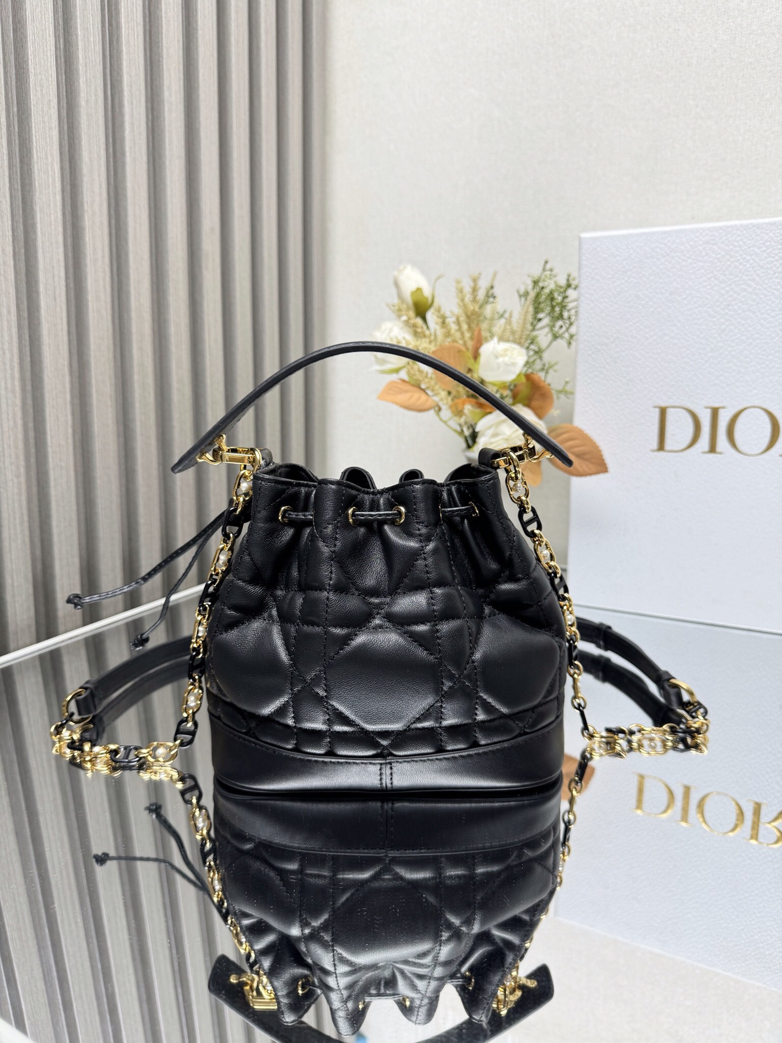 small D*or jolie bucket bag 17 x 16 x 10.5 cm