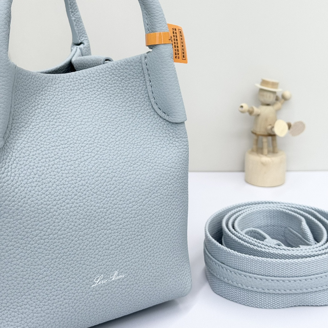 L**o p*ana micro bale bag grained calfskin 23 x 16 x 14 cm