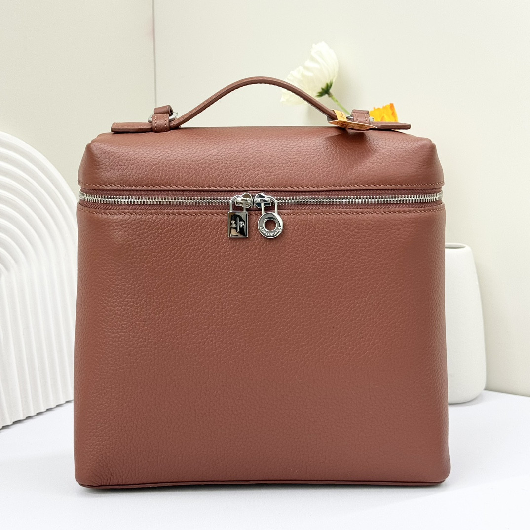 L**o p*ana extra pocket backpack l23.5 grained calfskin 23 x 21 x 8 cm